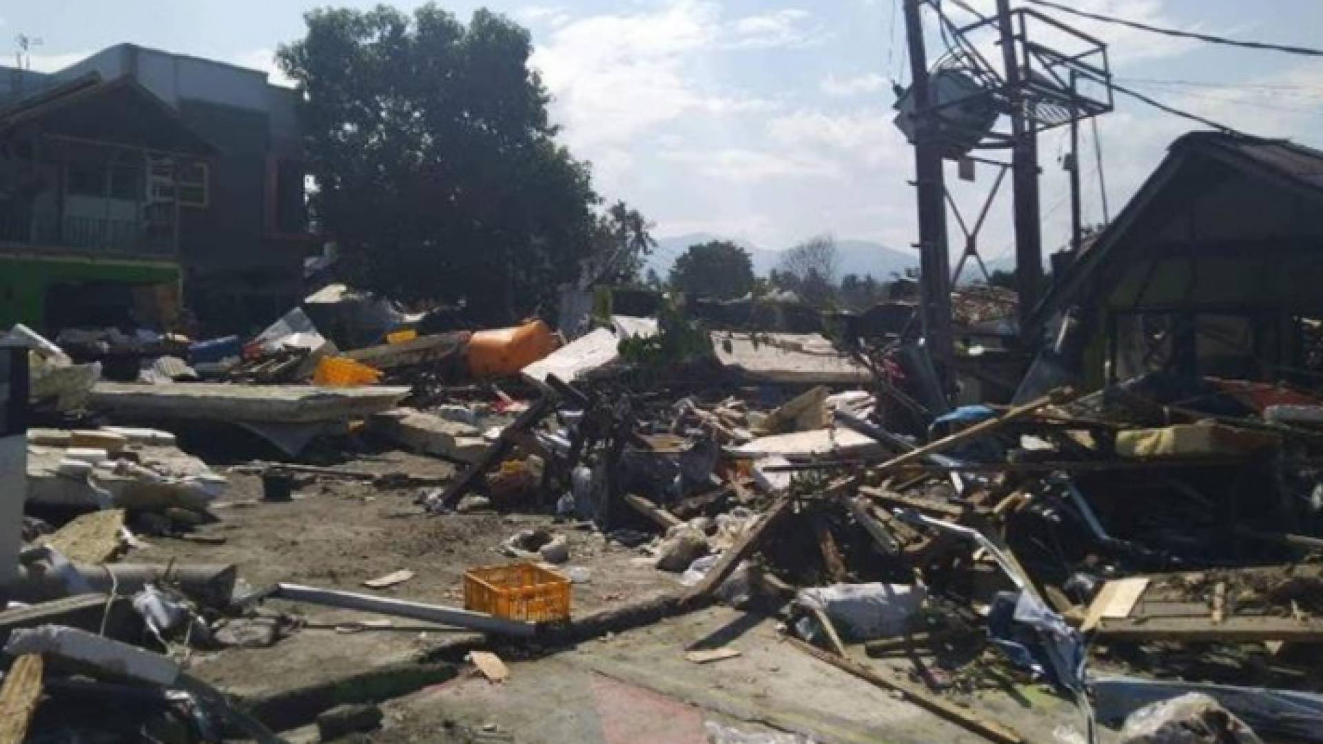 زالزال بقوة 6.1 درجات يضرب بابوا الغربية الإندونيسية