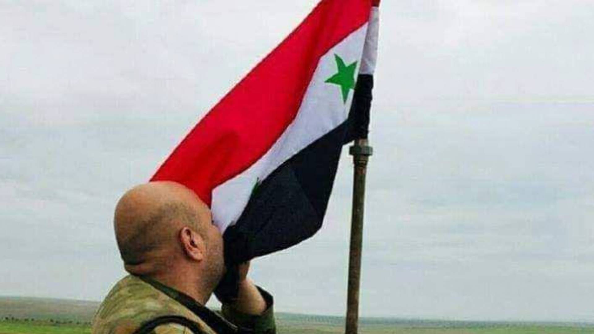 الجيش السوري يدخل منبج ويرفع العلم على ارضها