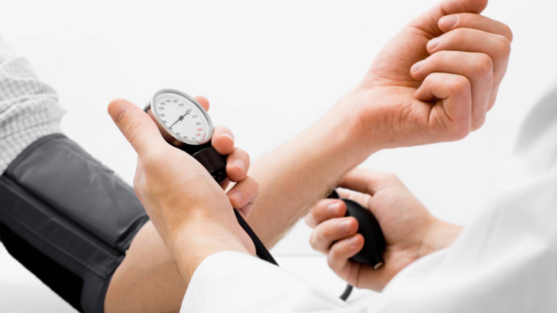 قياس ضغط الدم