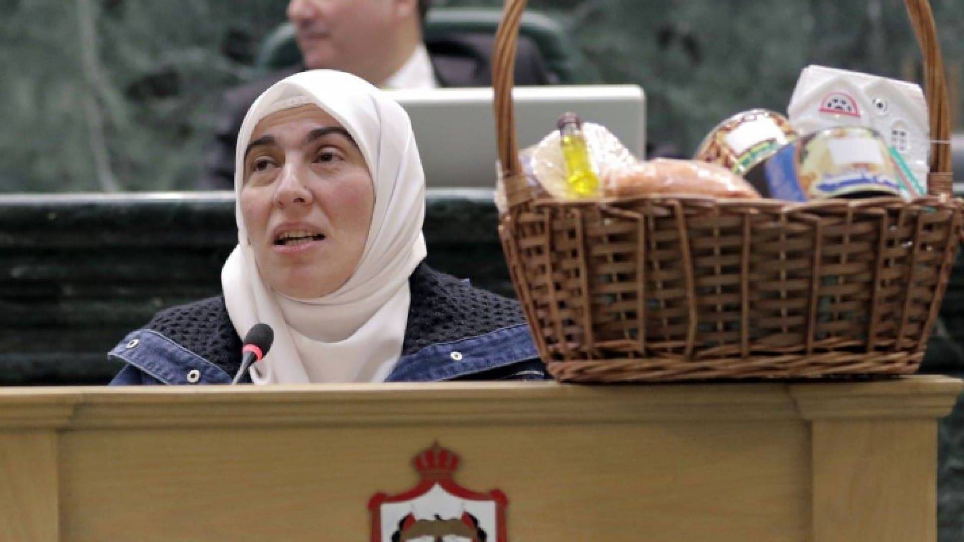 طهبوب تهدي الحكومة "حمص وفول"