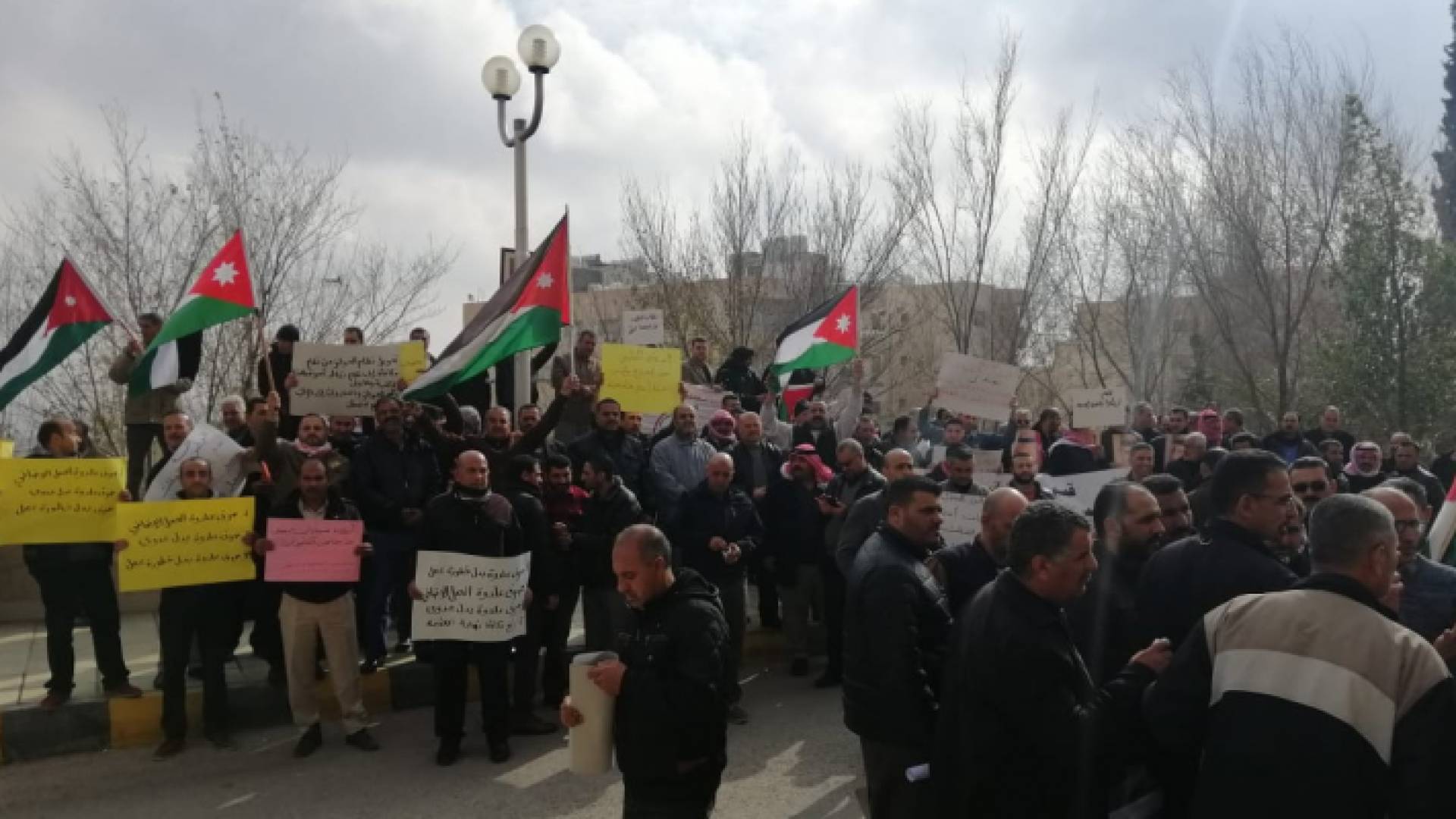 من الاعتصام