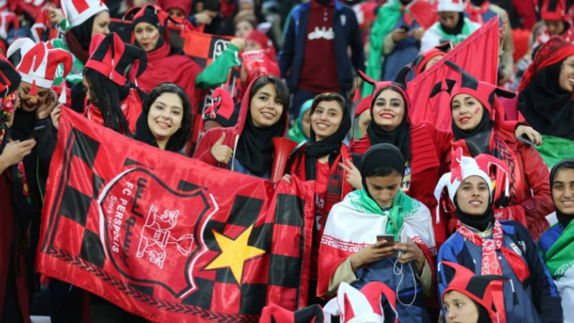 منتخب القدم النسائي الإيراني سيخوض مباراة في آزادي للمرة الأولى