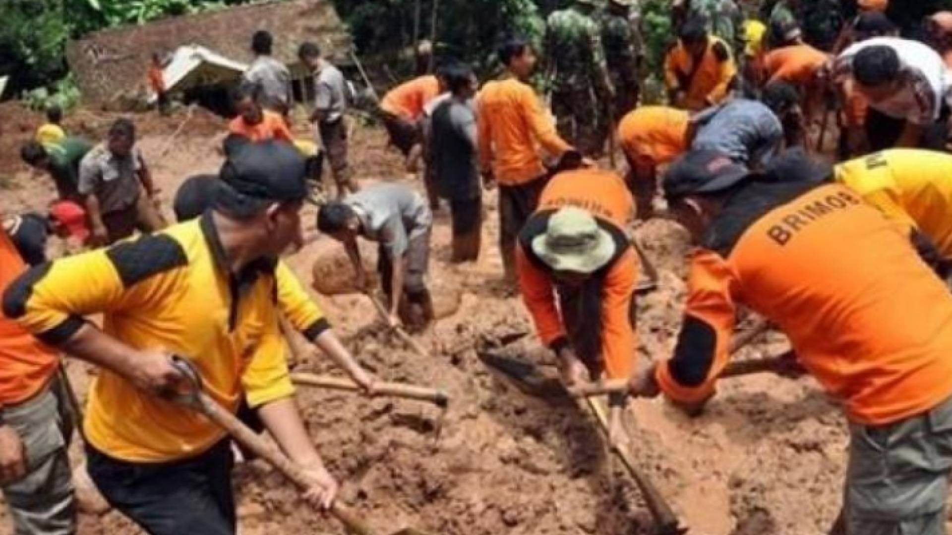 انهيارات أرضية في إندونيسيا