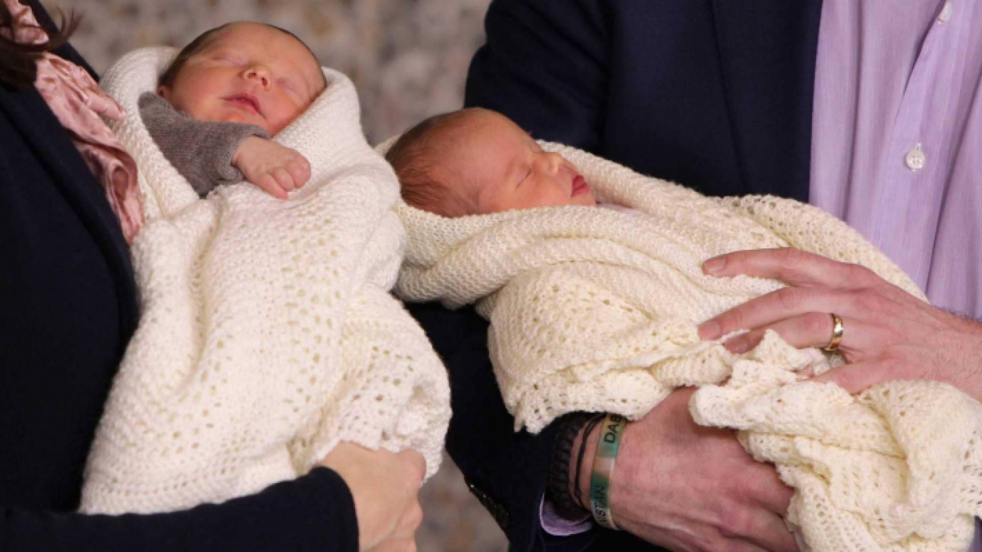 سابقة تاريخية في بريطانيا.. أم تلد طفلين خلال أسبوعين