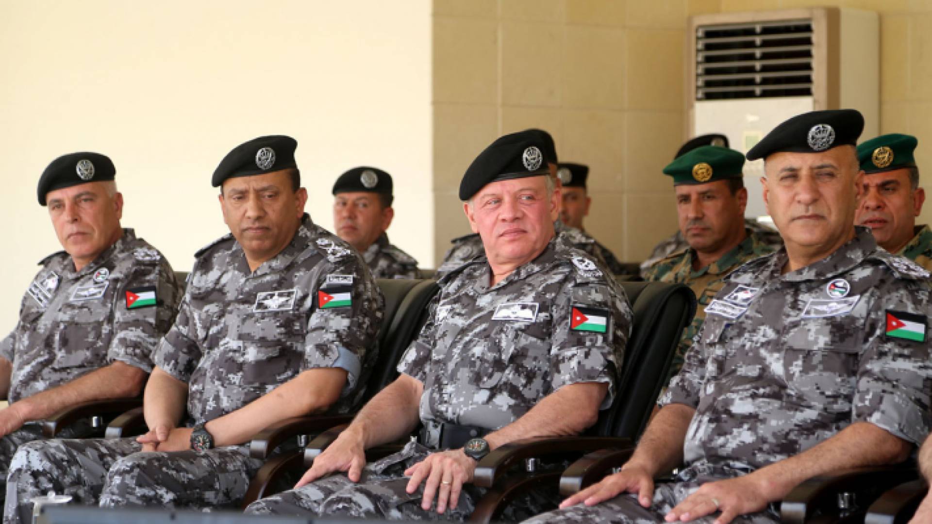 جلالة الملك يتابع تمرينا للدرك