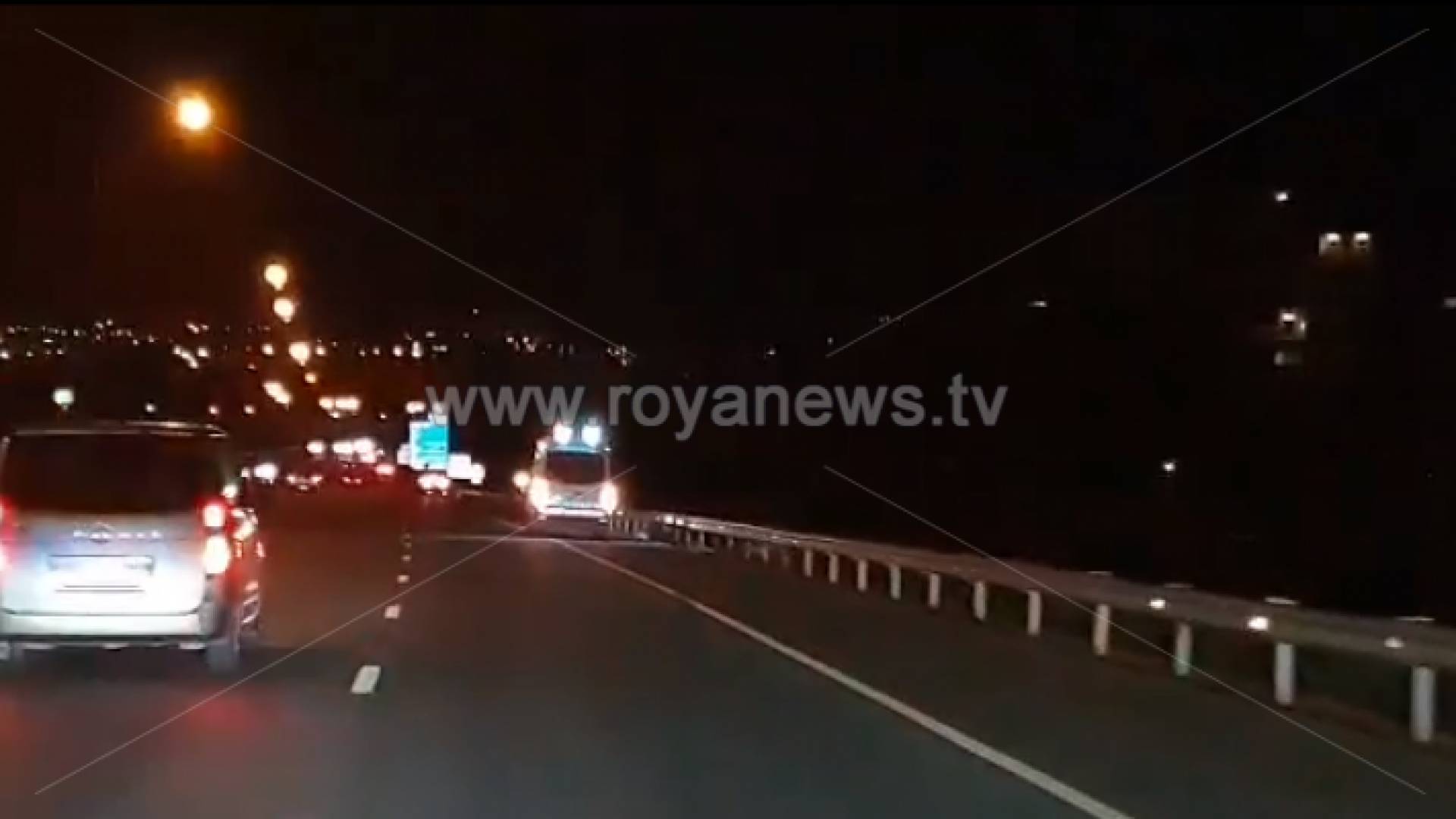 صورة للمركبة الامنية التي حاولت مطاردة الشخص الذي كان يسير عكس السير - شهود عيان