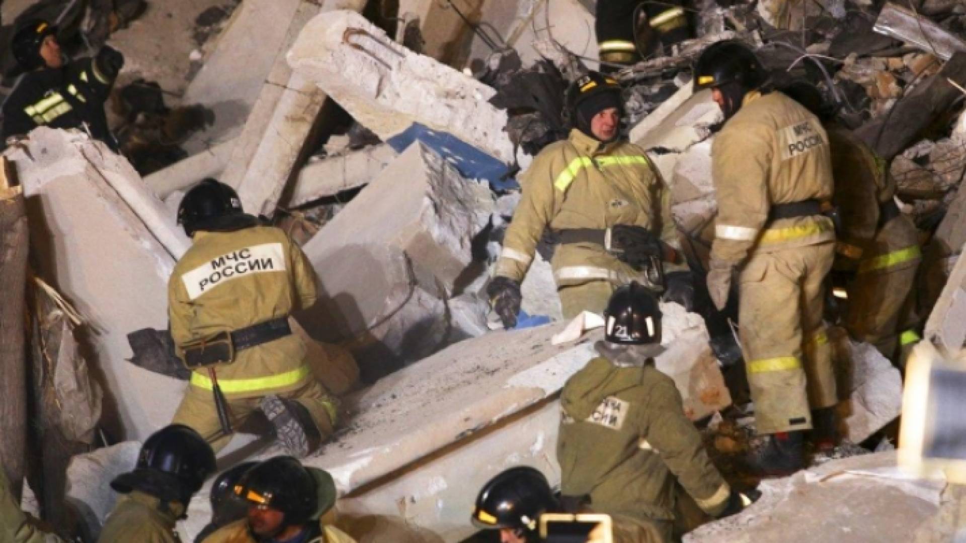 انتشال رضيع حيا من تحت أنقاض مبنى منهار في روسيا