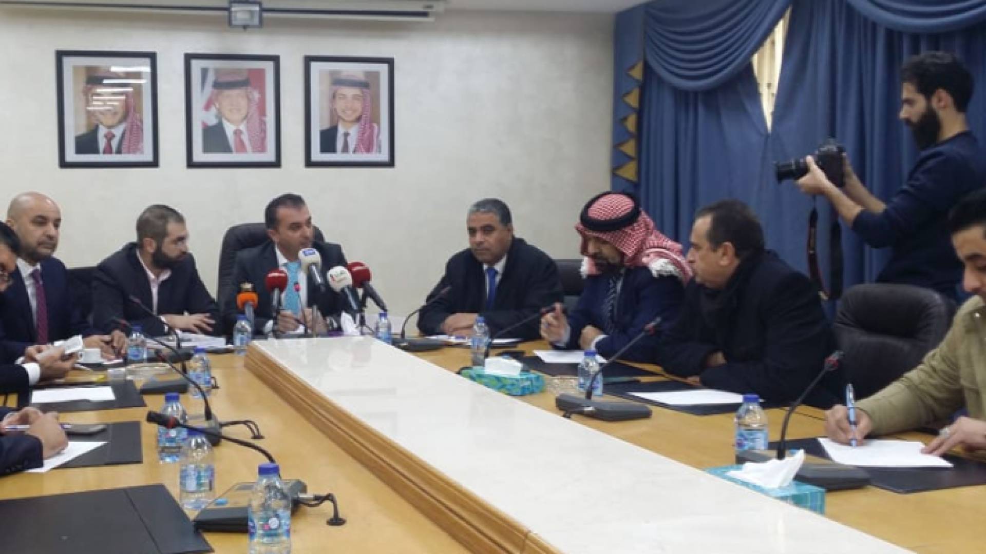 جانب من الجلسة