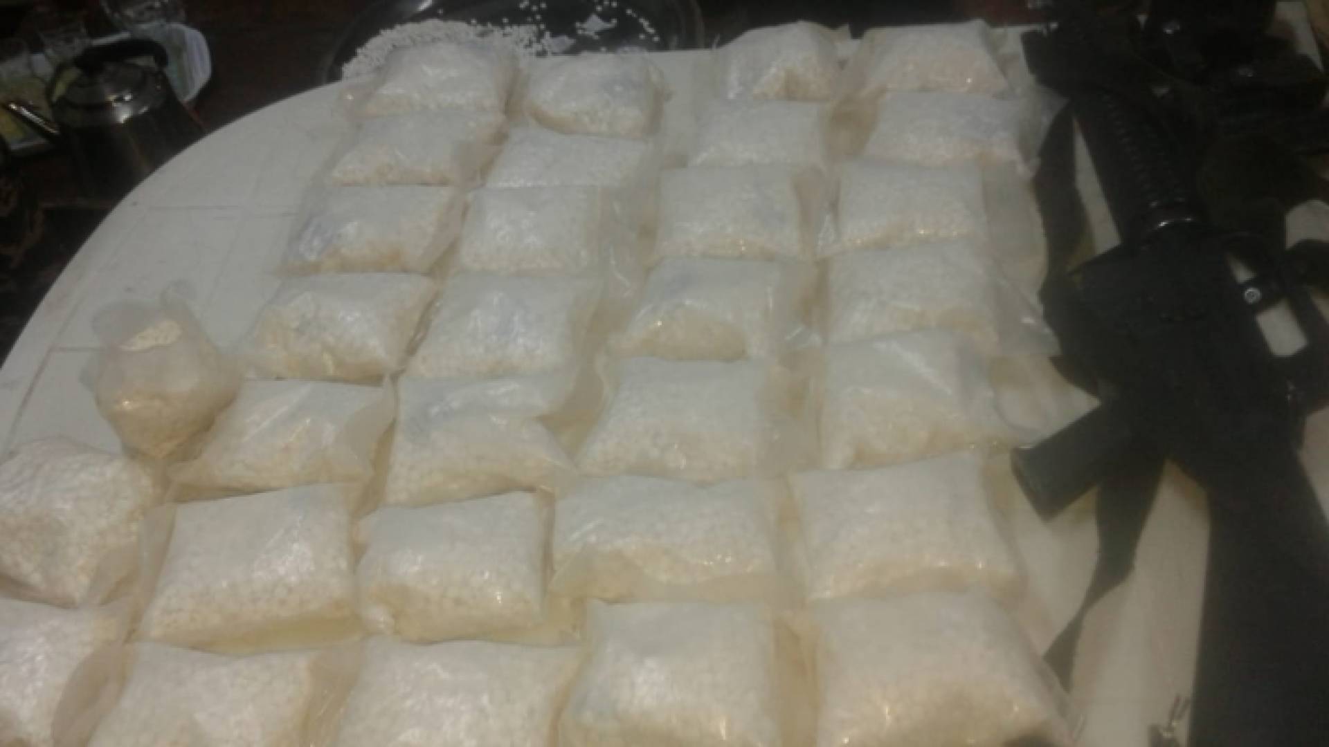 الجمارك تحبط تهريب مخدرات