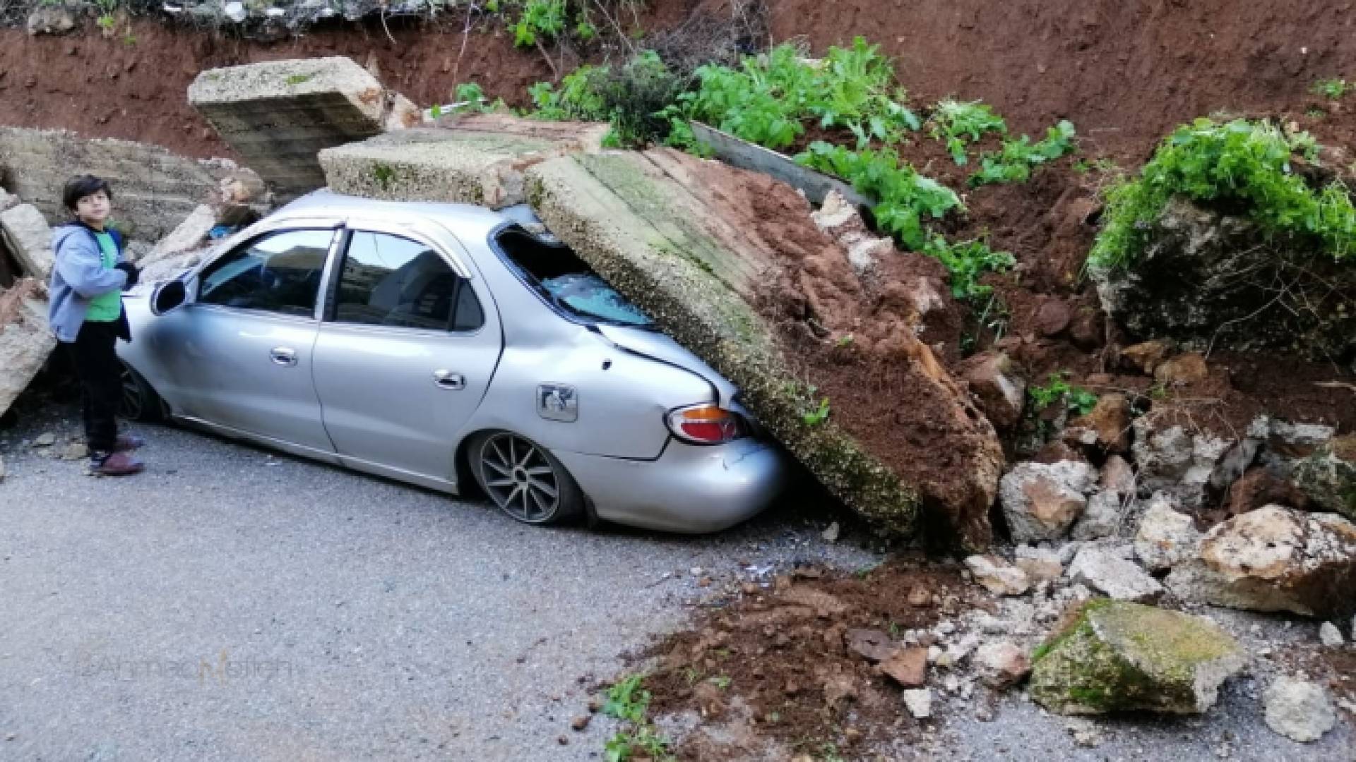 صورة من موقع الانهيار