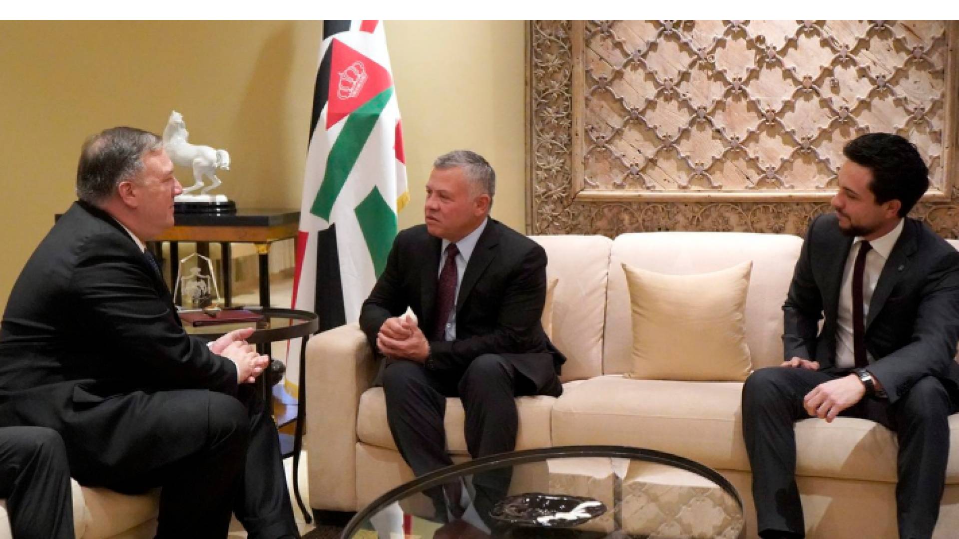 الملك يلتقي بومبيو