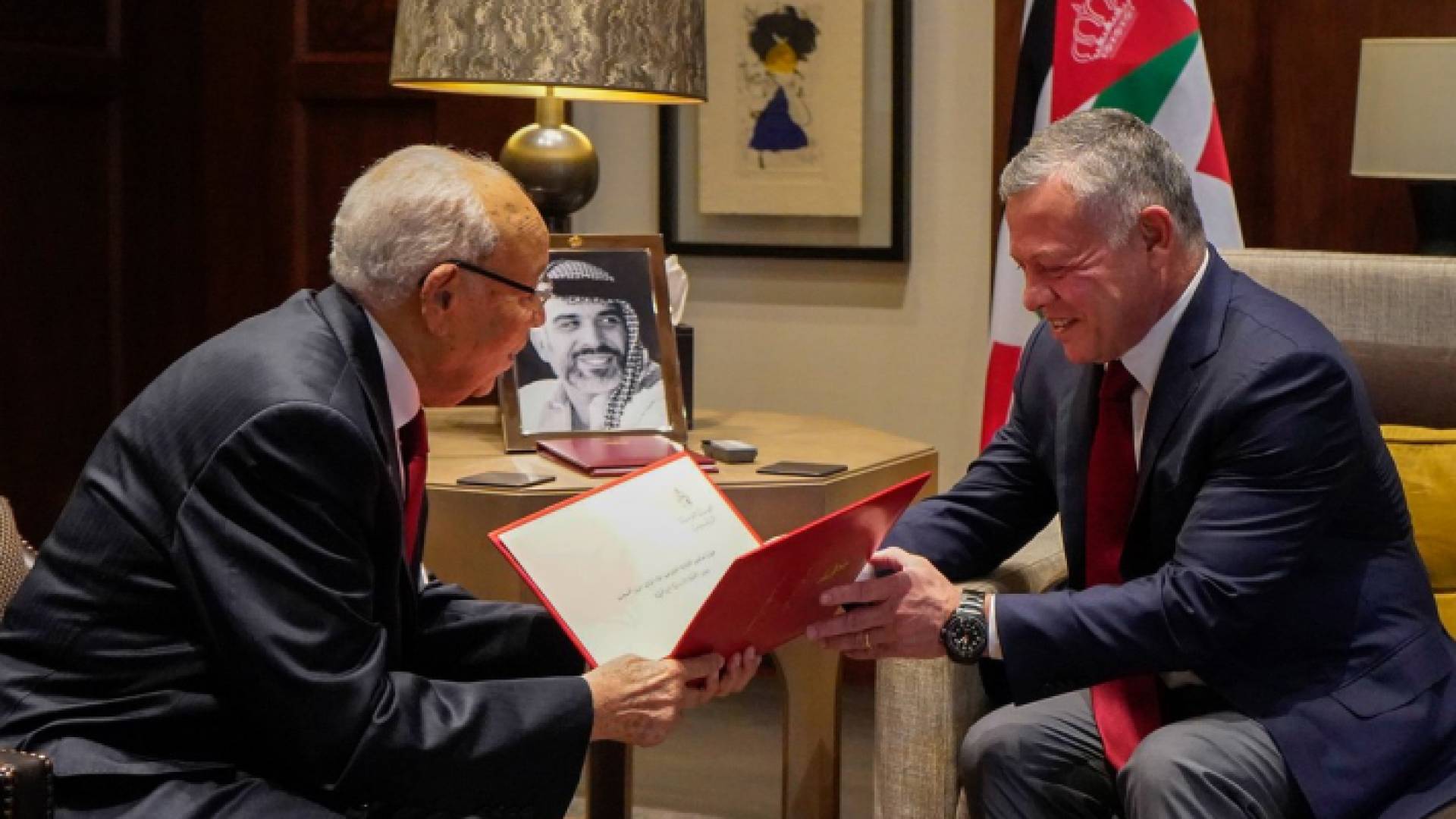 الملك يستقبل الممثل الشخصي للرئيس التونسي