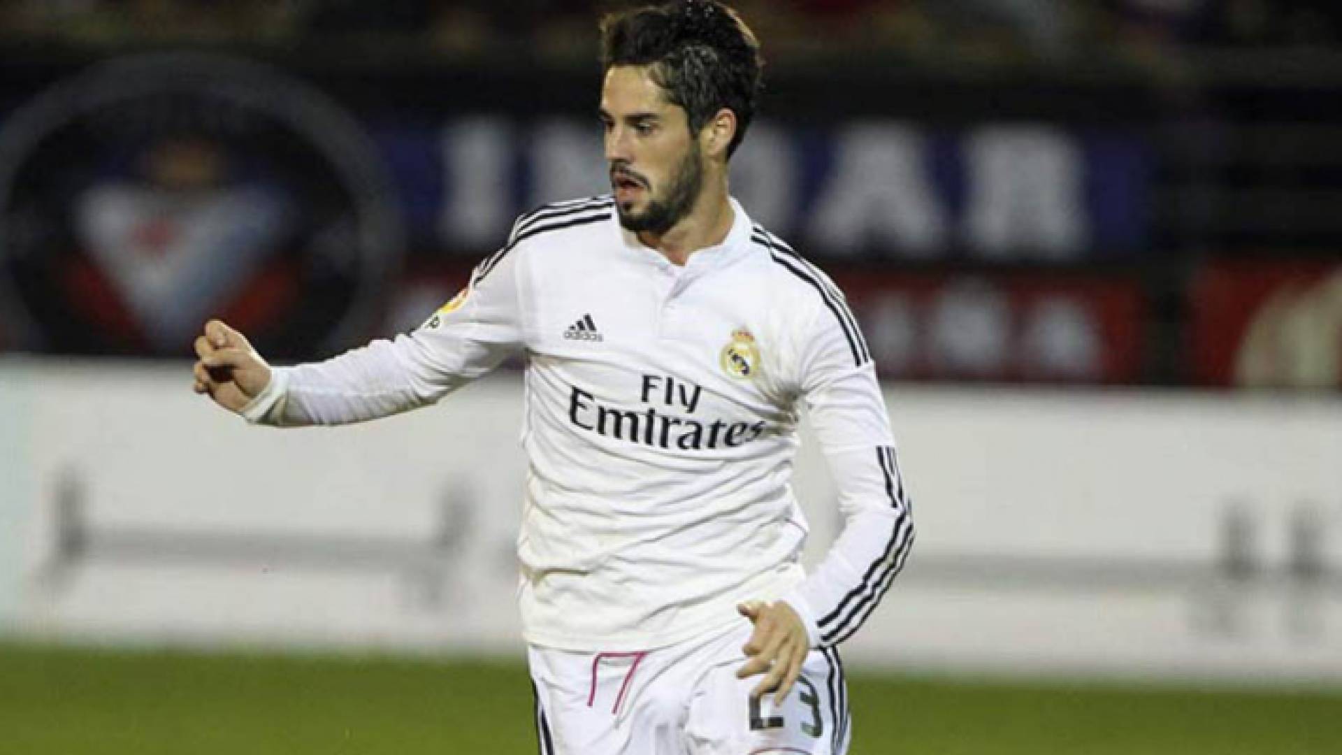 لاعب خط وسط ريال مدريد إيسكو