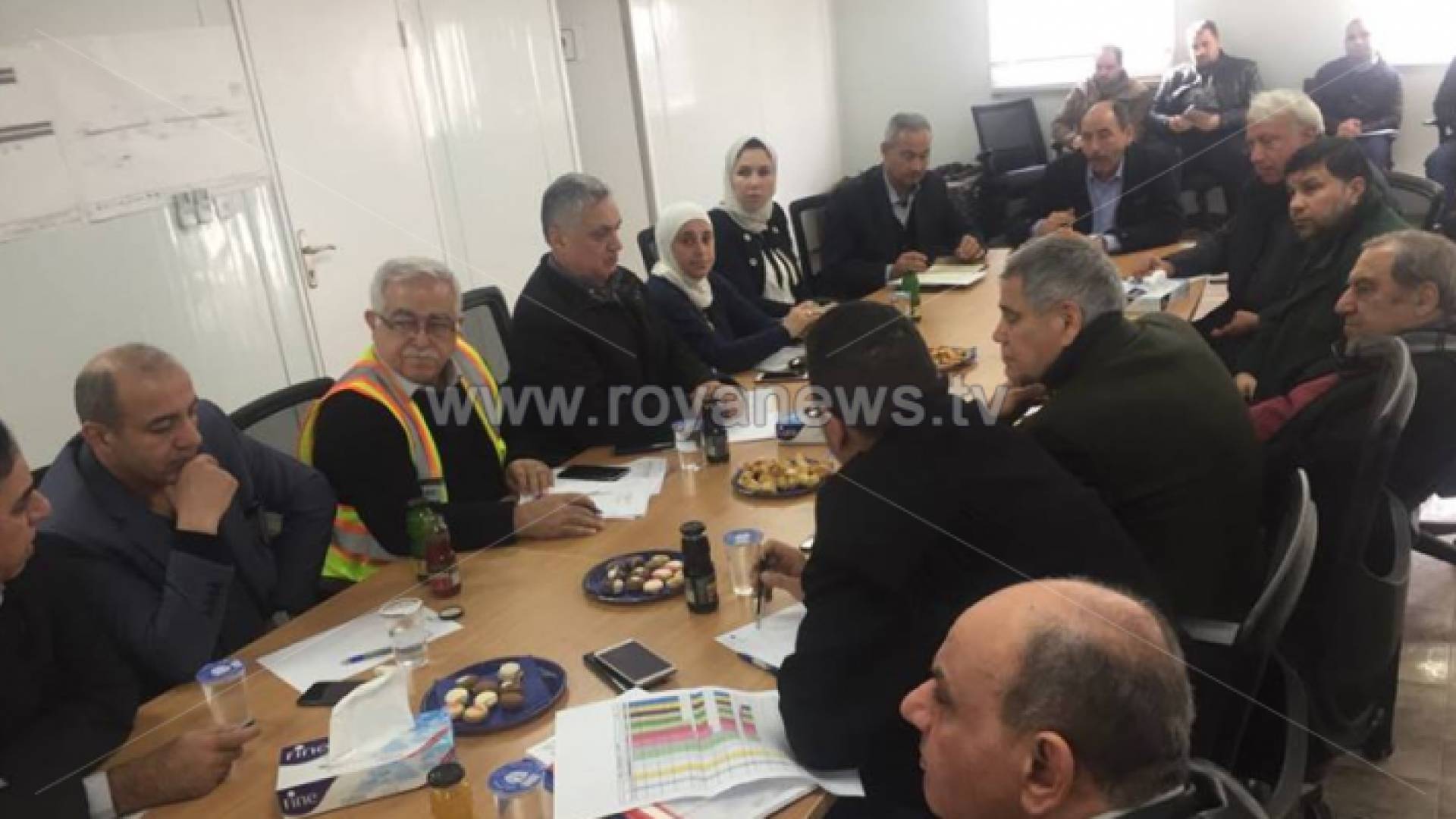 العموش خلال الاجتماع