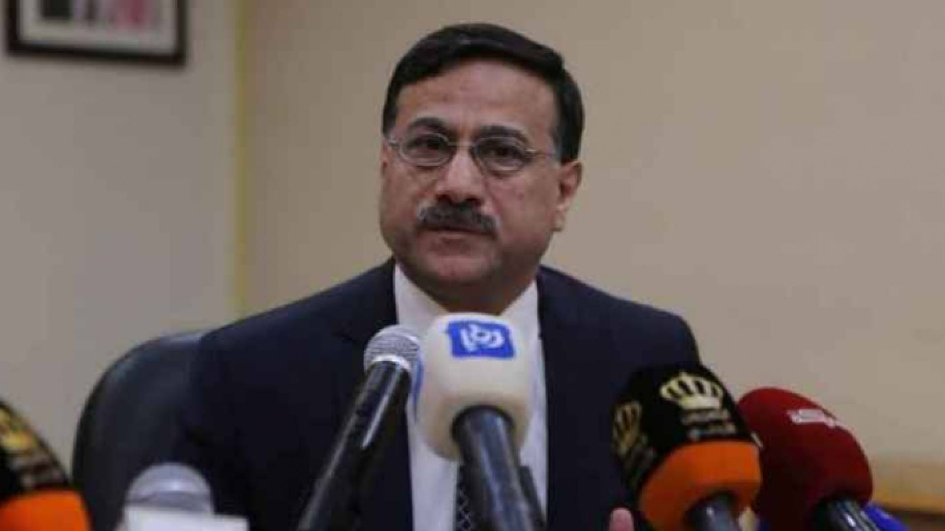 وزير المالية الدكتور عزالدين كناكرية