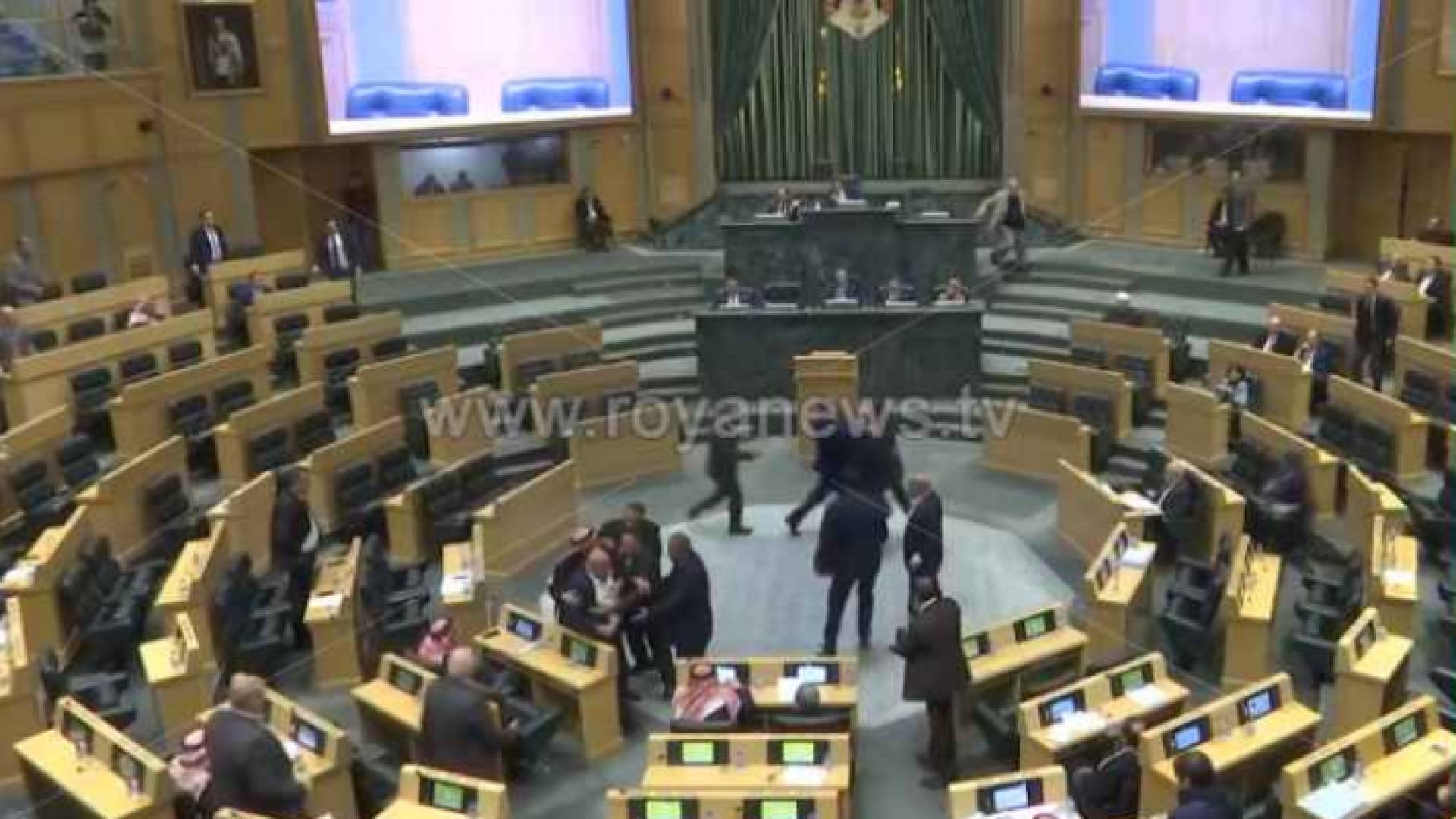 مشاجرة بين النائبين عطية والبرايسة تحت القبة