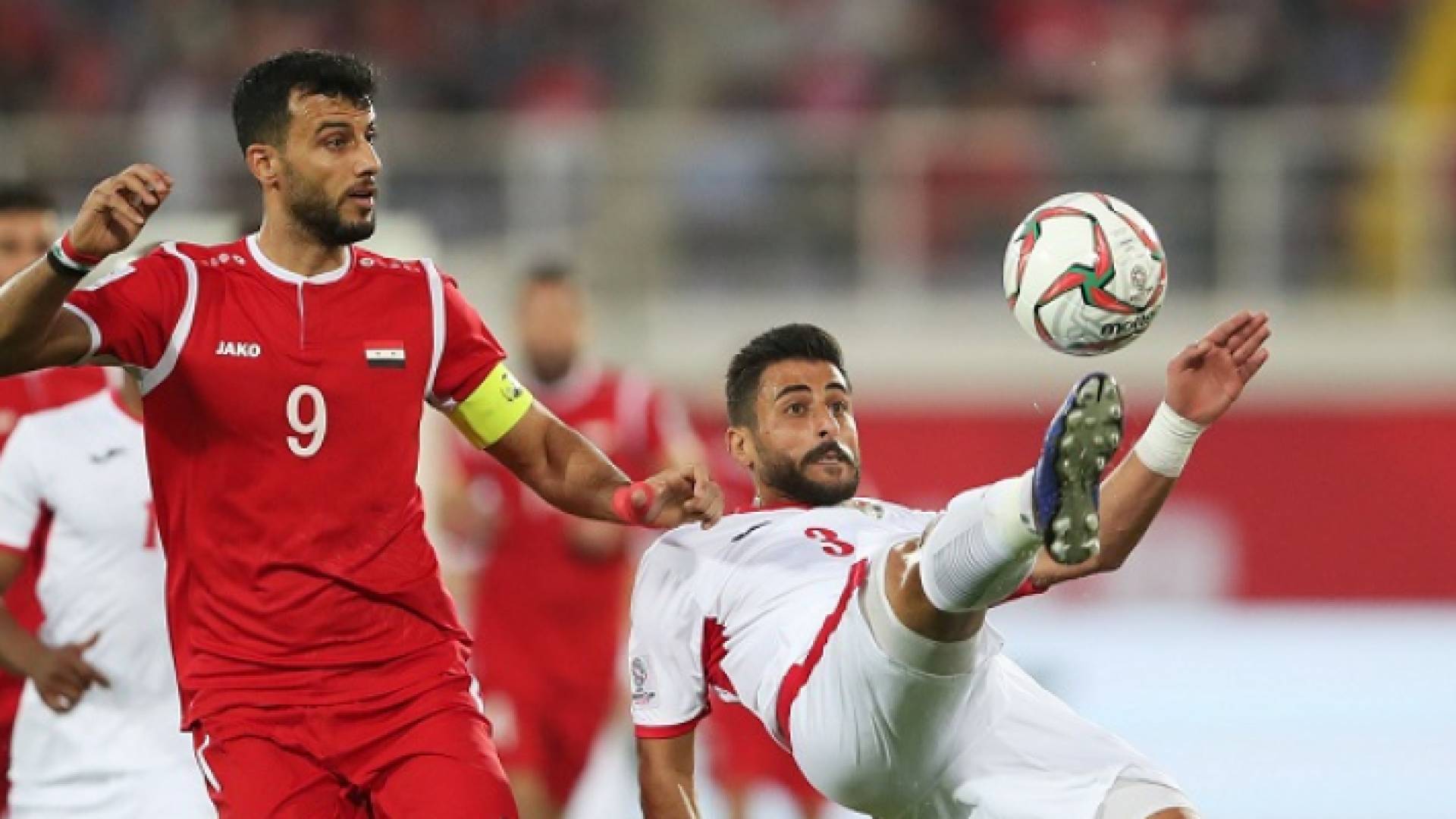 عمر السومة وطارق خطاب في مباراة منتخبنا ونظيرة السوري