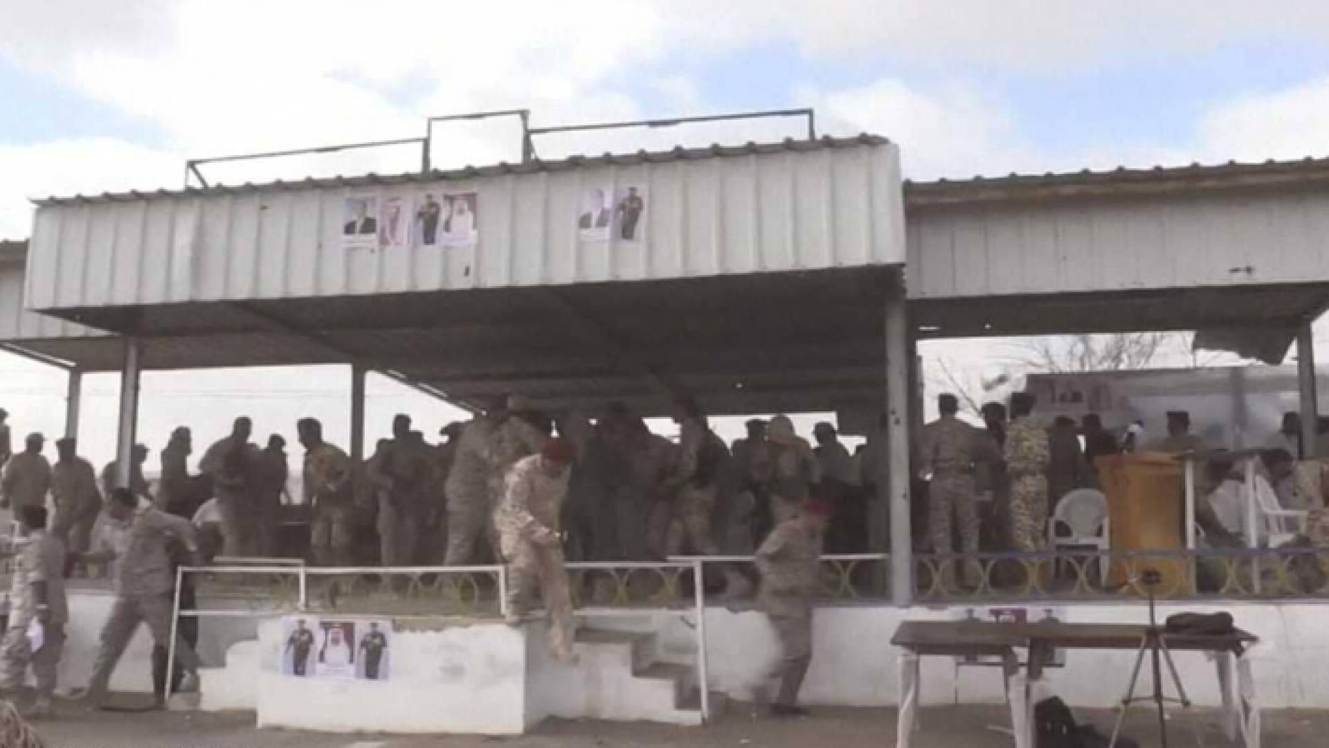 لحظة هجوم على العرض العسكري في لحج