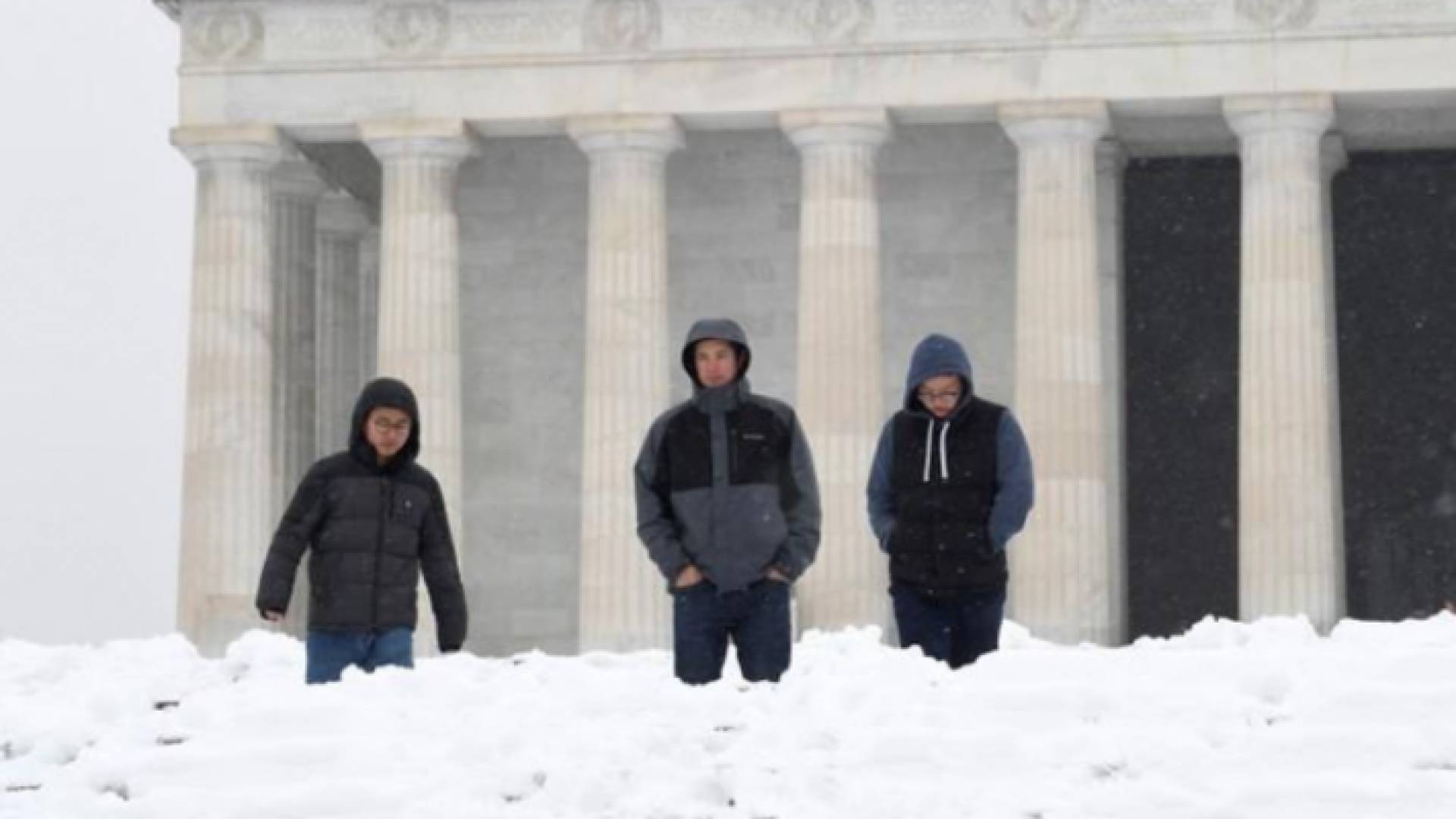 عاصفة ثلجية تضرب شرق أمريكا