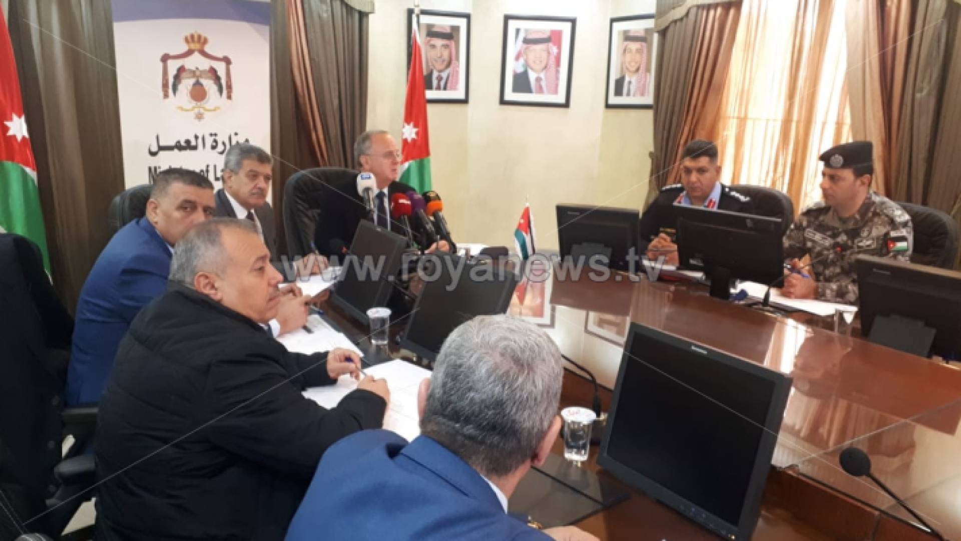 من المؤتمر الصحفي الذي عقد اليوم الاثنين