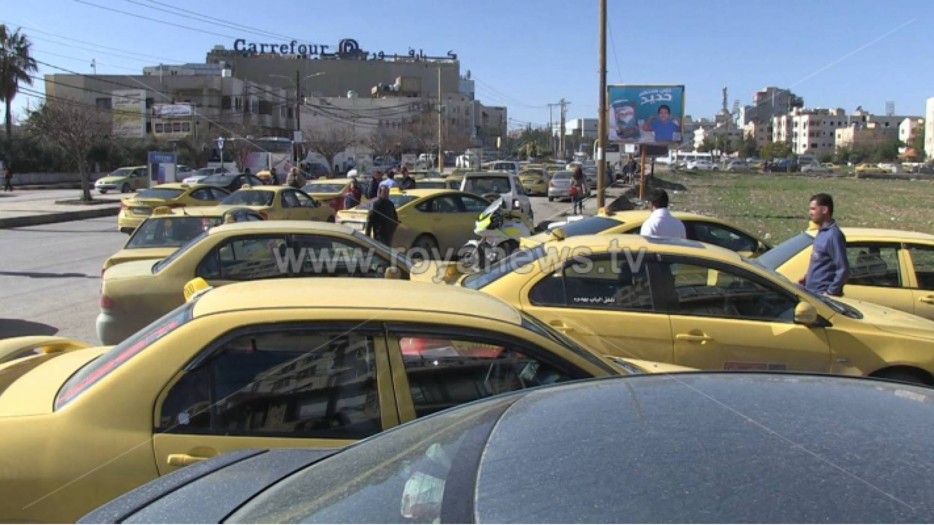 سائقو التكسي الأصفر يعتصمون في إربد