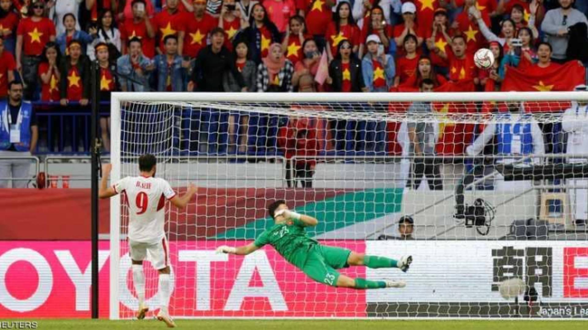 ركلة بهاء فيصل ارتطمت بالعارضة