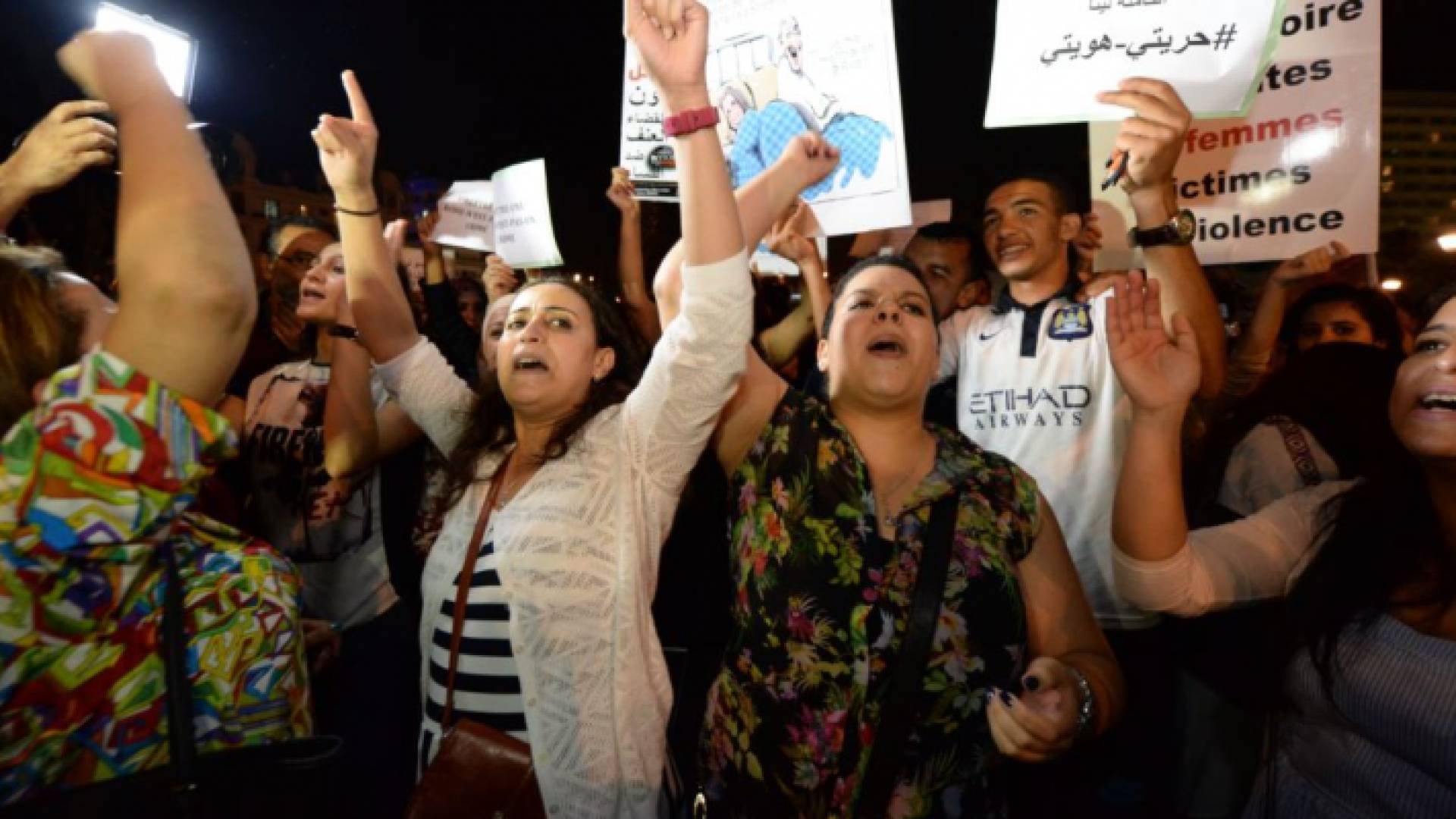 مغربيات خلال مشاركتهن في مسيرة للمطالبة بحقوقهن في الرباط - ارشيفية