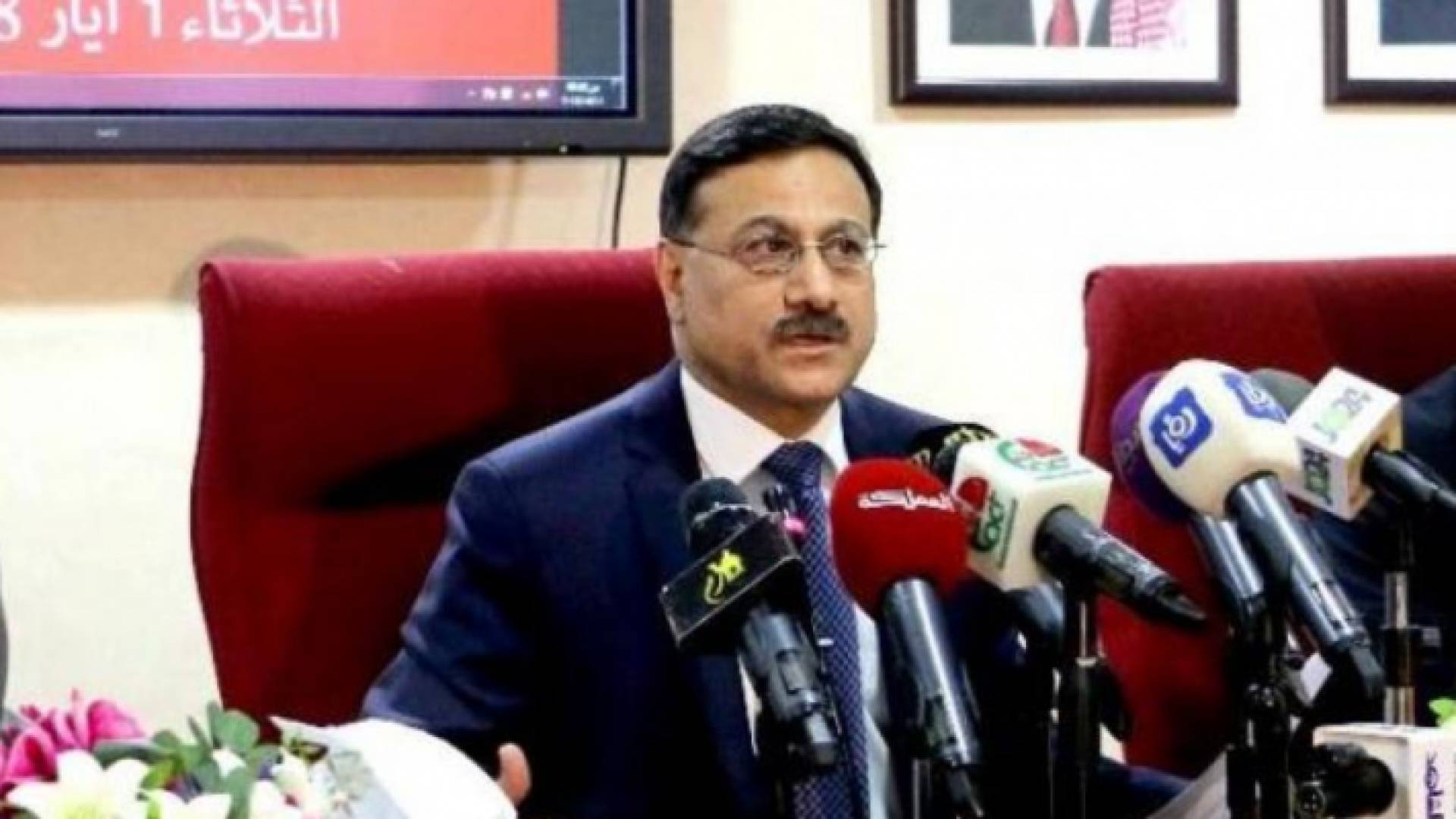 وزير المالية الدكتور عزالدين كناكرية