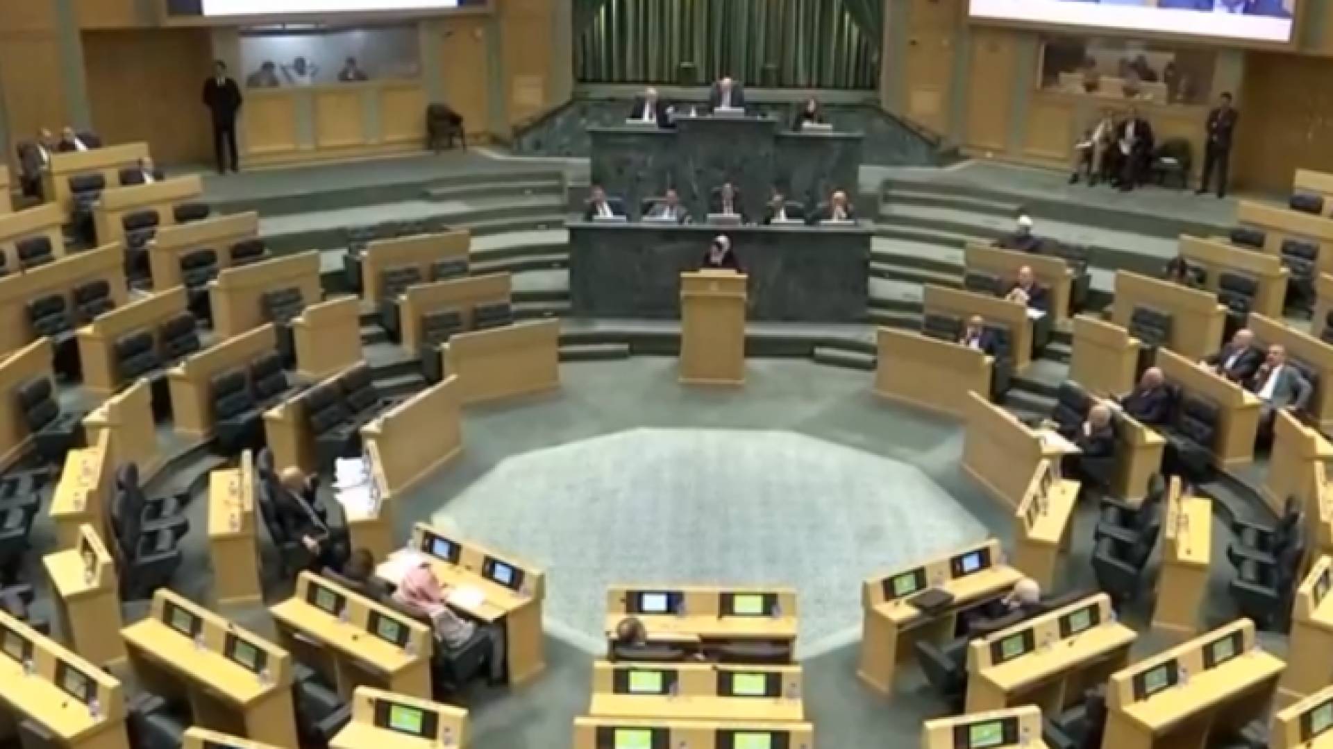 الصورة من الجلسة