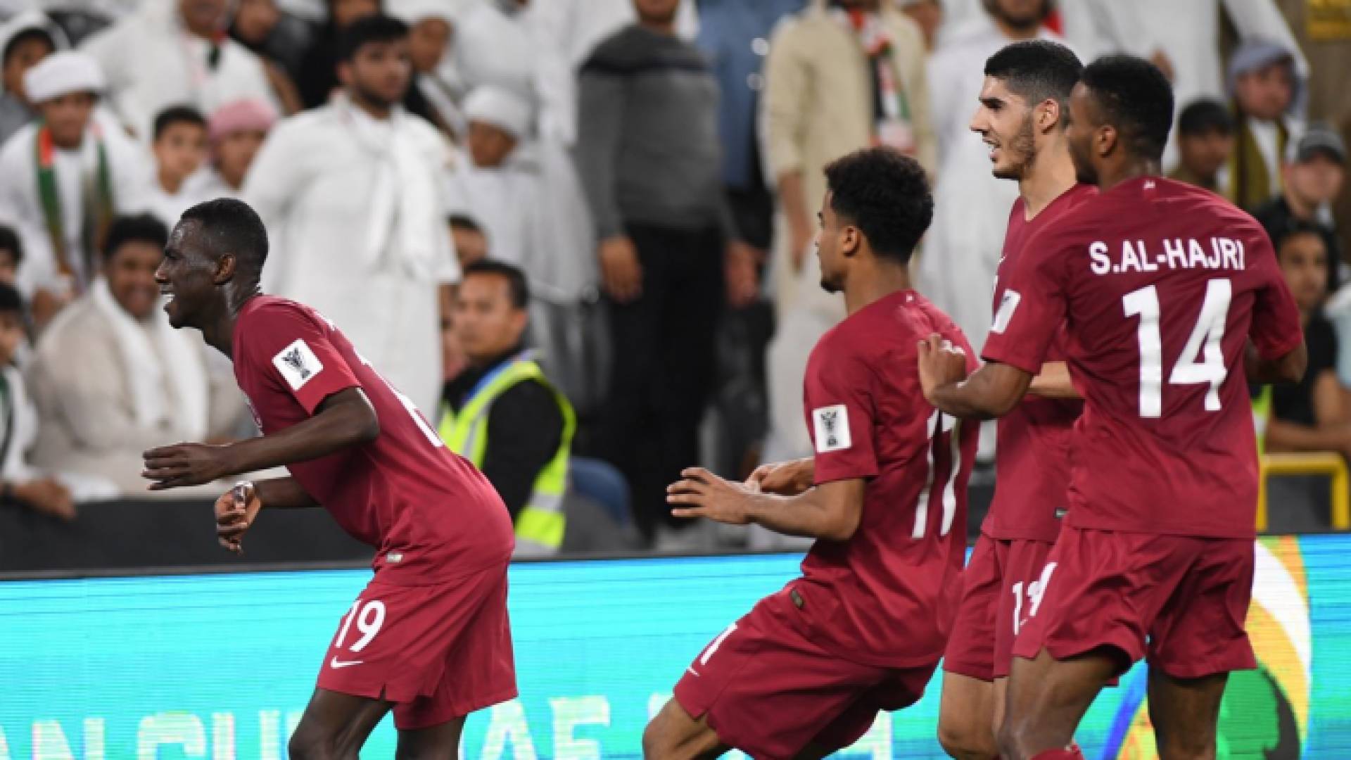 لاعبو المنتخب القطري