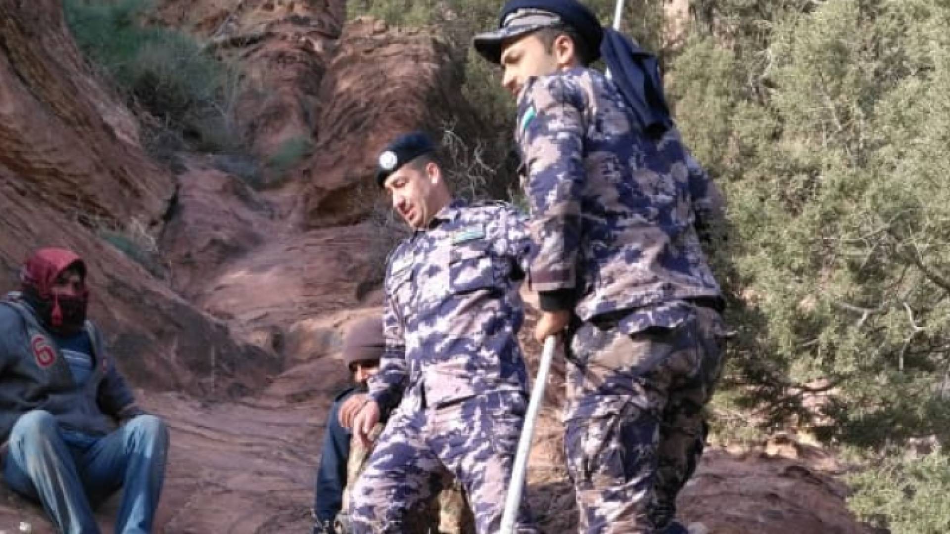 من الموقع