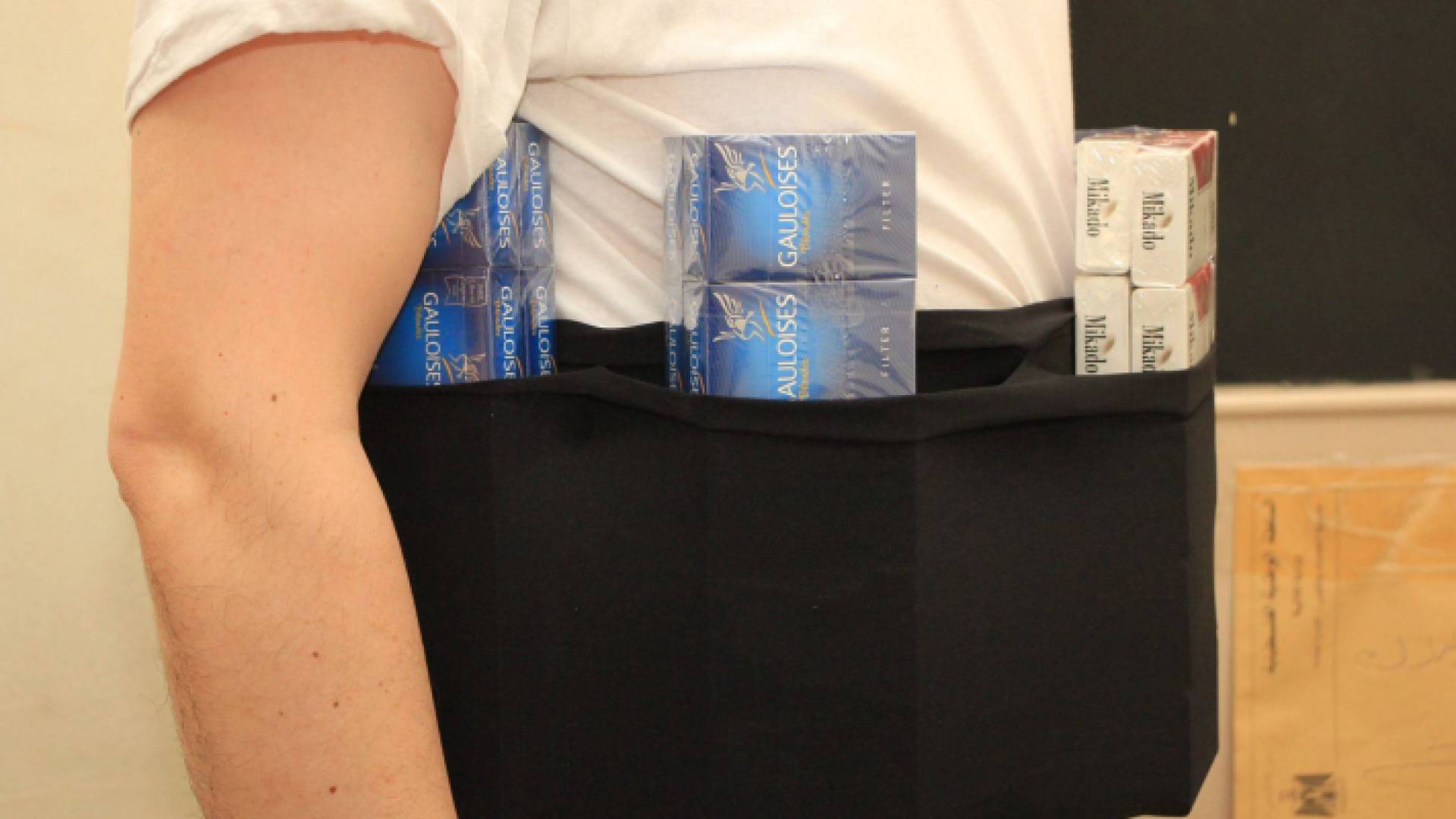 تتنوع أساليب تهريب الدخان من الأردن للضفة الغربية - صورة من الجمارك الفلسطينية