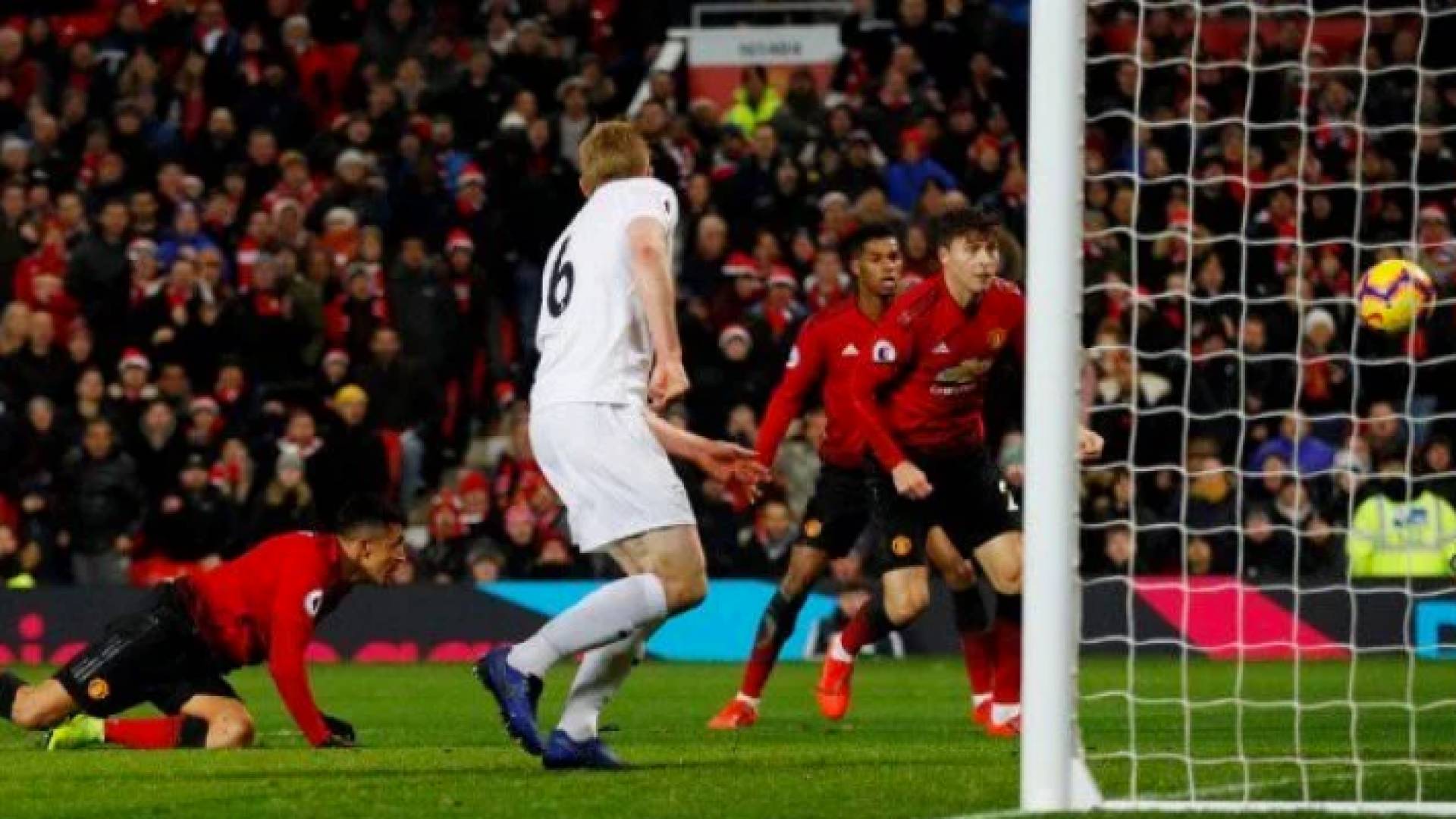 مانشستر يونايتد يتعادل مع بيرنلي مجددا على أولد ترافورد