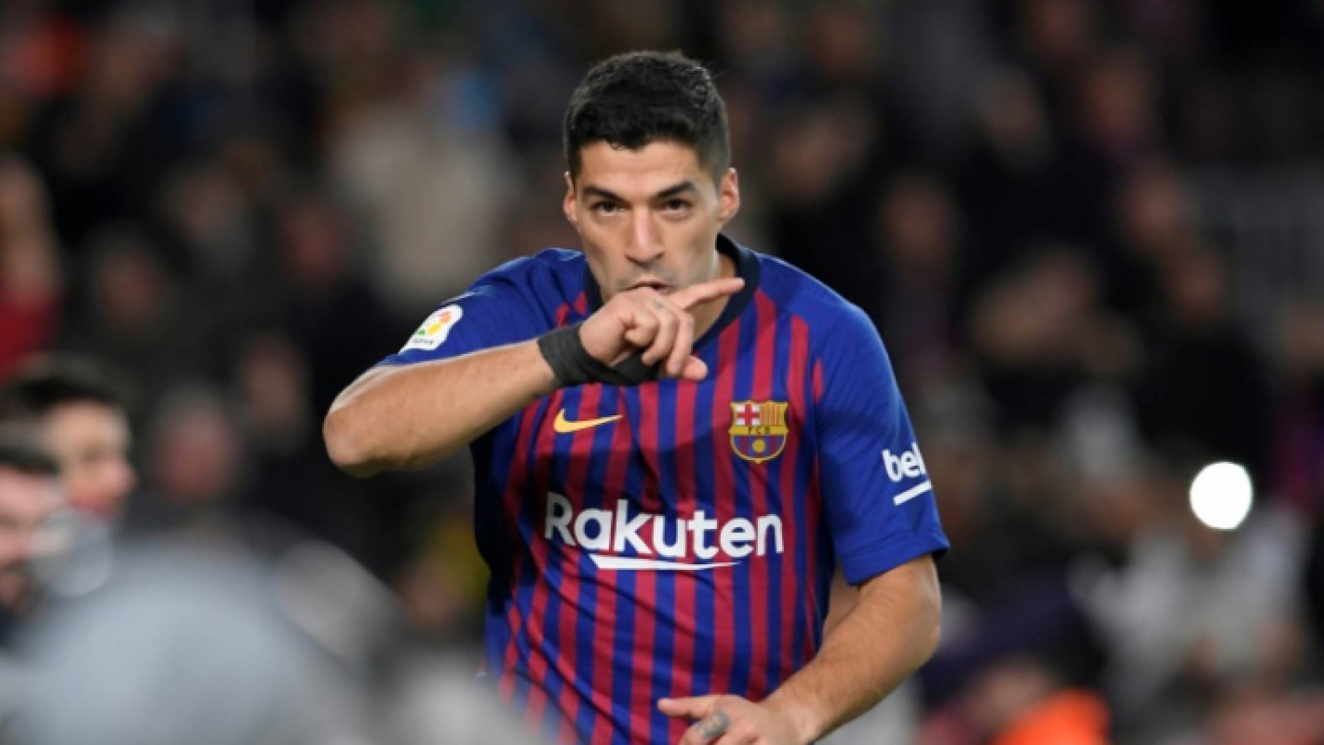 برشلونة لنصف النهائي بفوز ساحق على أشبيلية