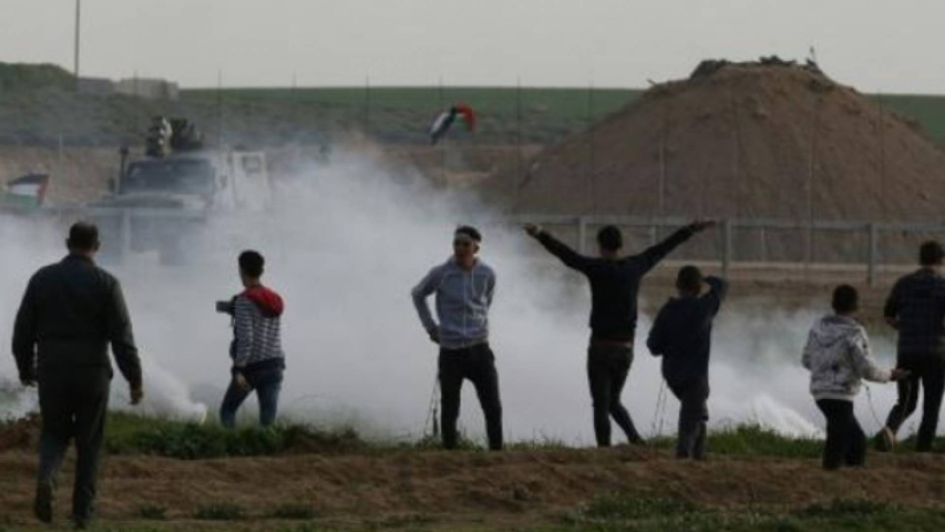 اصابة 32 فلسطينيا برصاص الاحتلال في مواجهات قرب حدود غزة