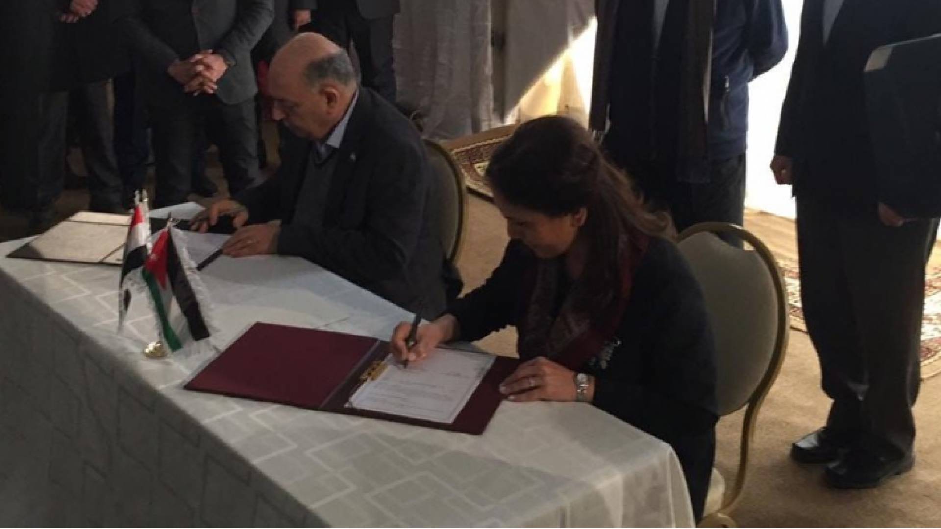 خلال توقيع الاتفاقية