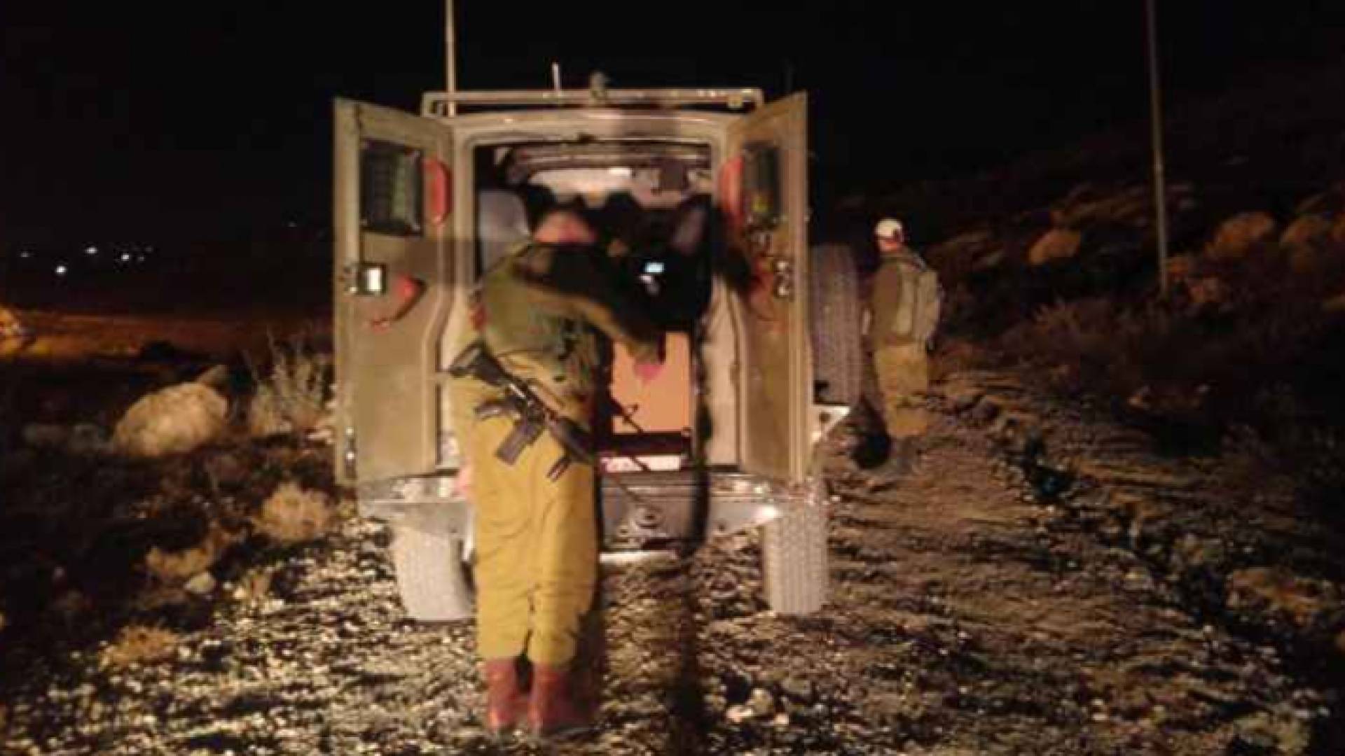 صورة نشرتها وسائل إعلام عبرية لحظة الاعتقال