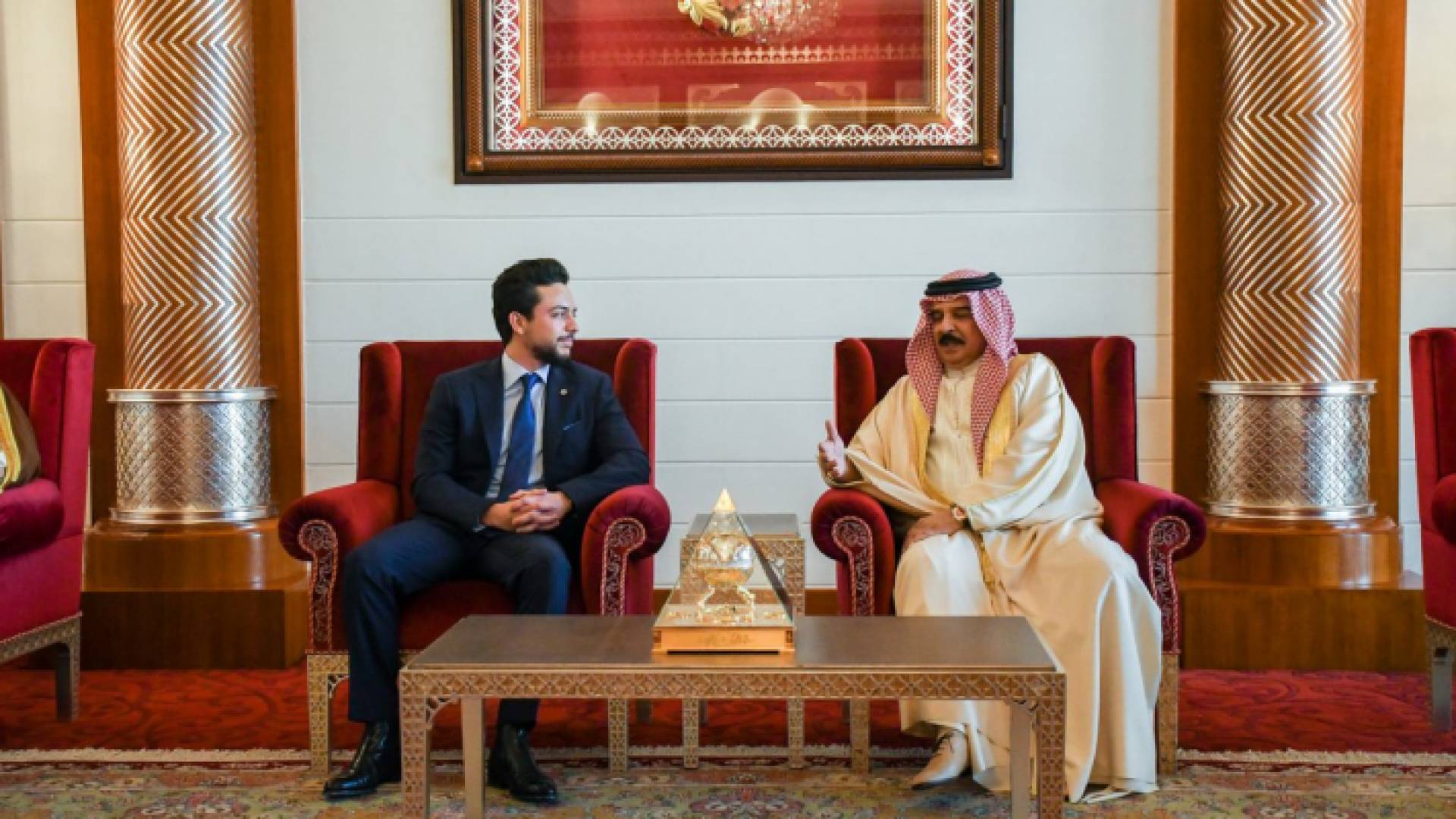 ولي العهد يلتقي ملك البحرين