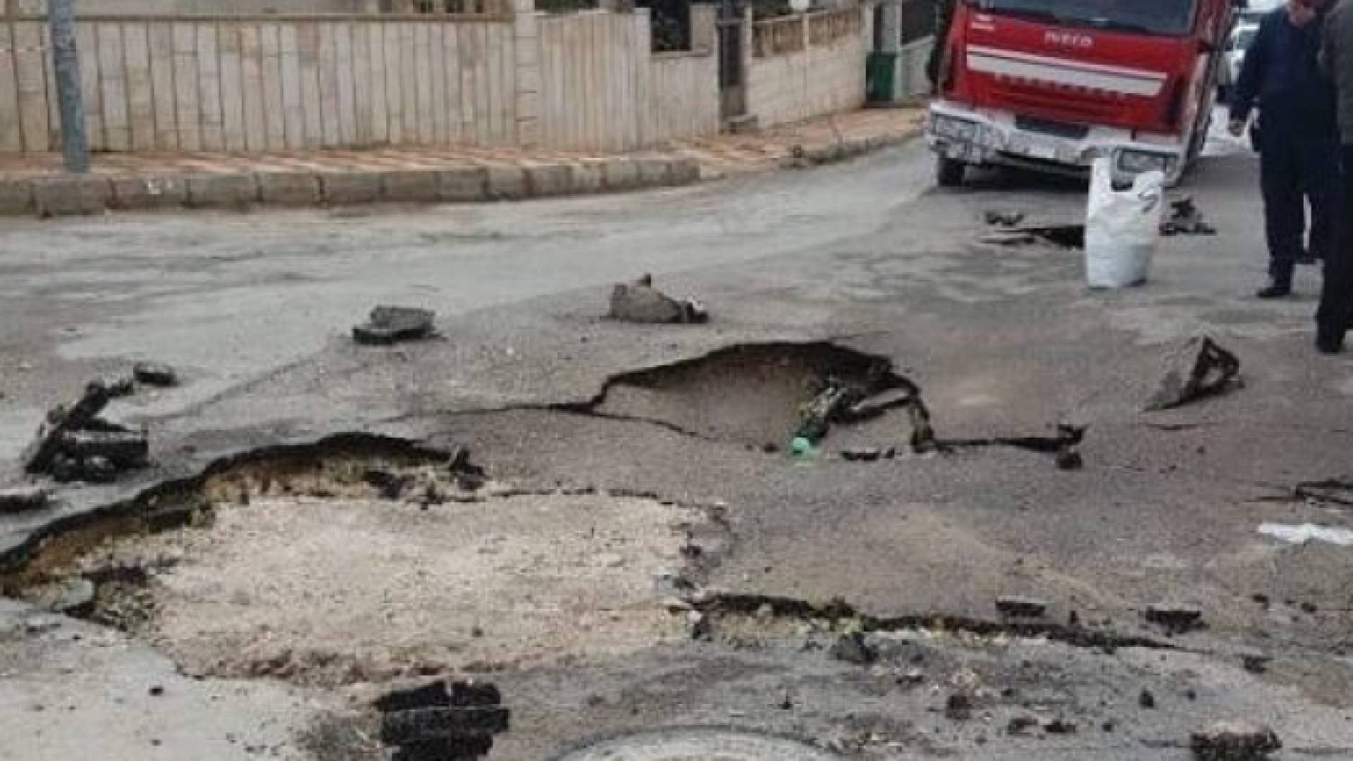 انهيار بأحد شوارع العاصمة عمان