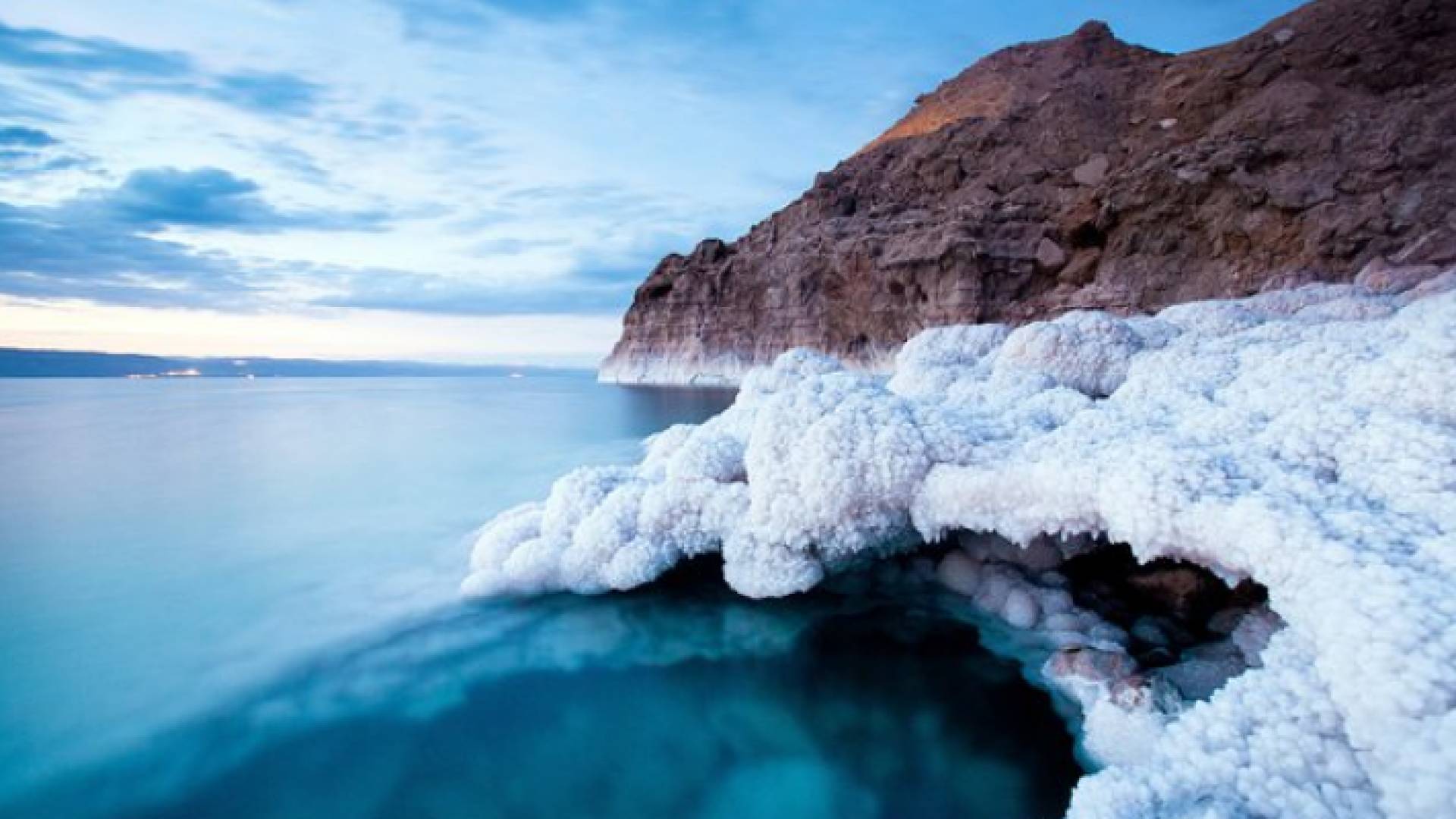 توفي حوالي 70 شخص بسبب البرد الشديد في كل من الأردن وفلسطين خلال تلك الثلجة