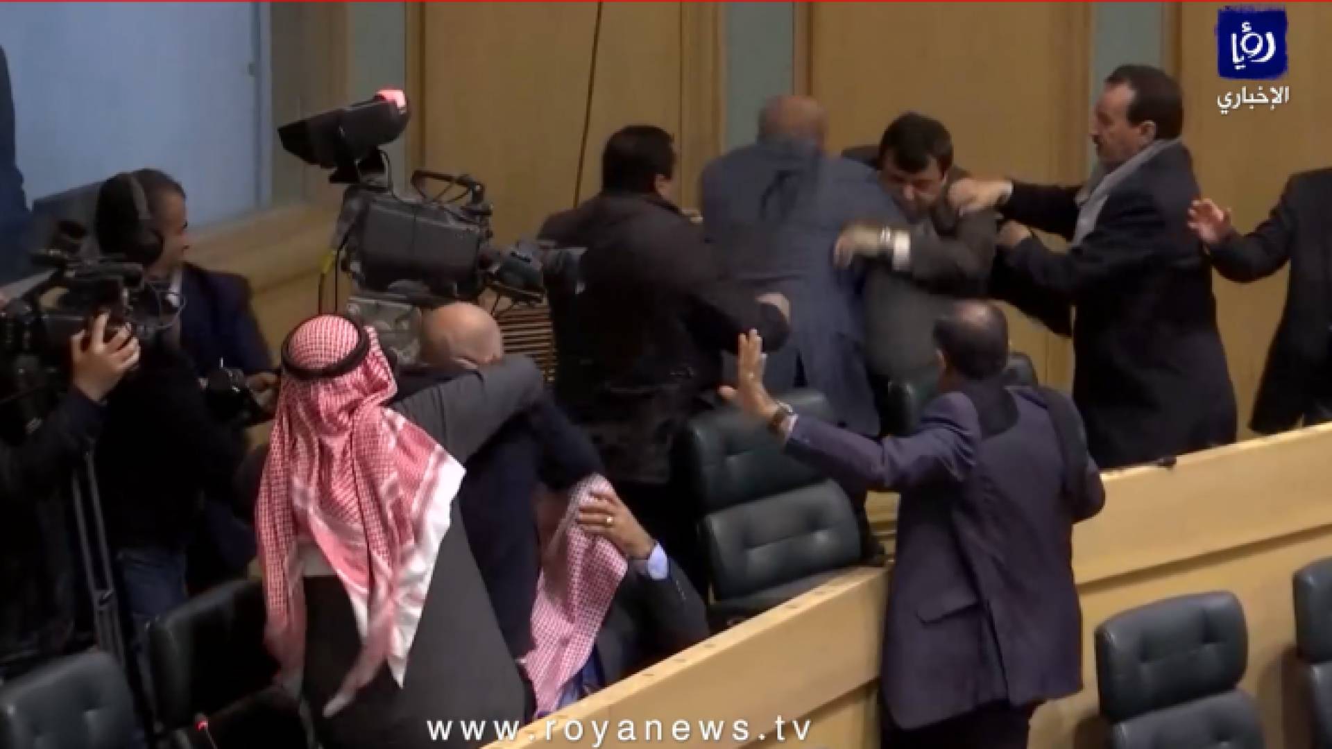 صورة من المشاجرة تحت القبة