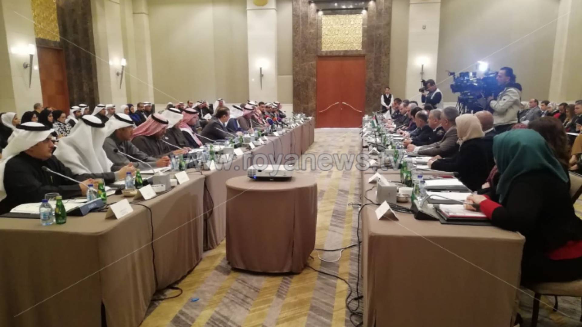 من الاجتماع