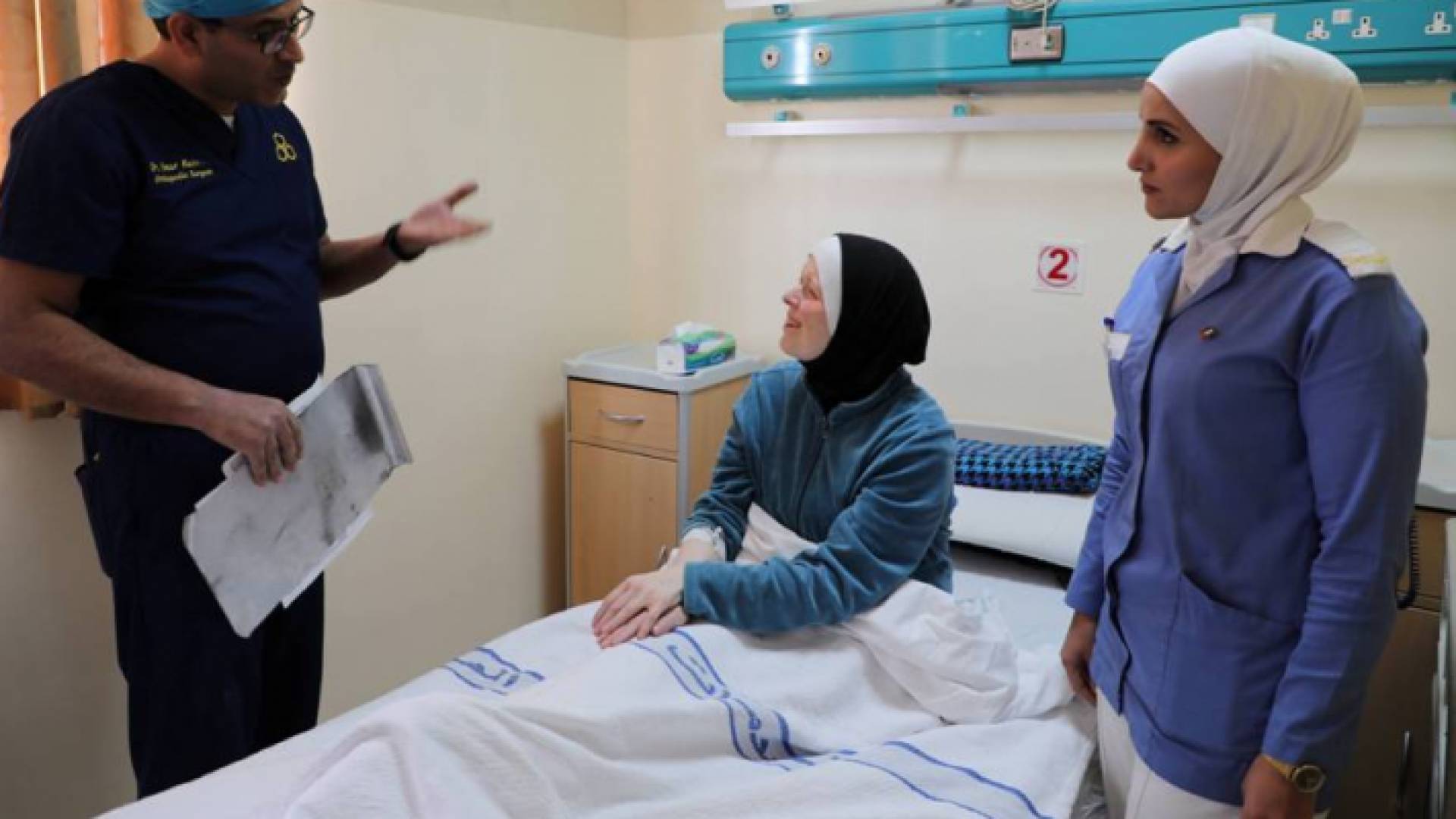 المواطنة الأمريكية جينيفر جيمسي في مستشفيات الخدمات الطبية