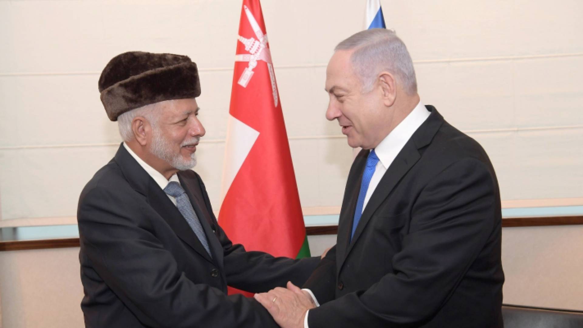 لقاء رئيس وزراء الاحتلال بنيامين نتنياهو في العاصمة البولندية وارسو بوزير الخارجية العماني يوسف بن علوي