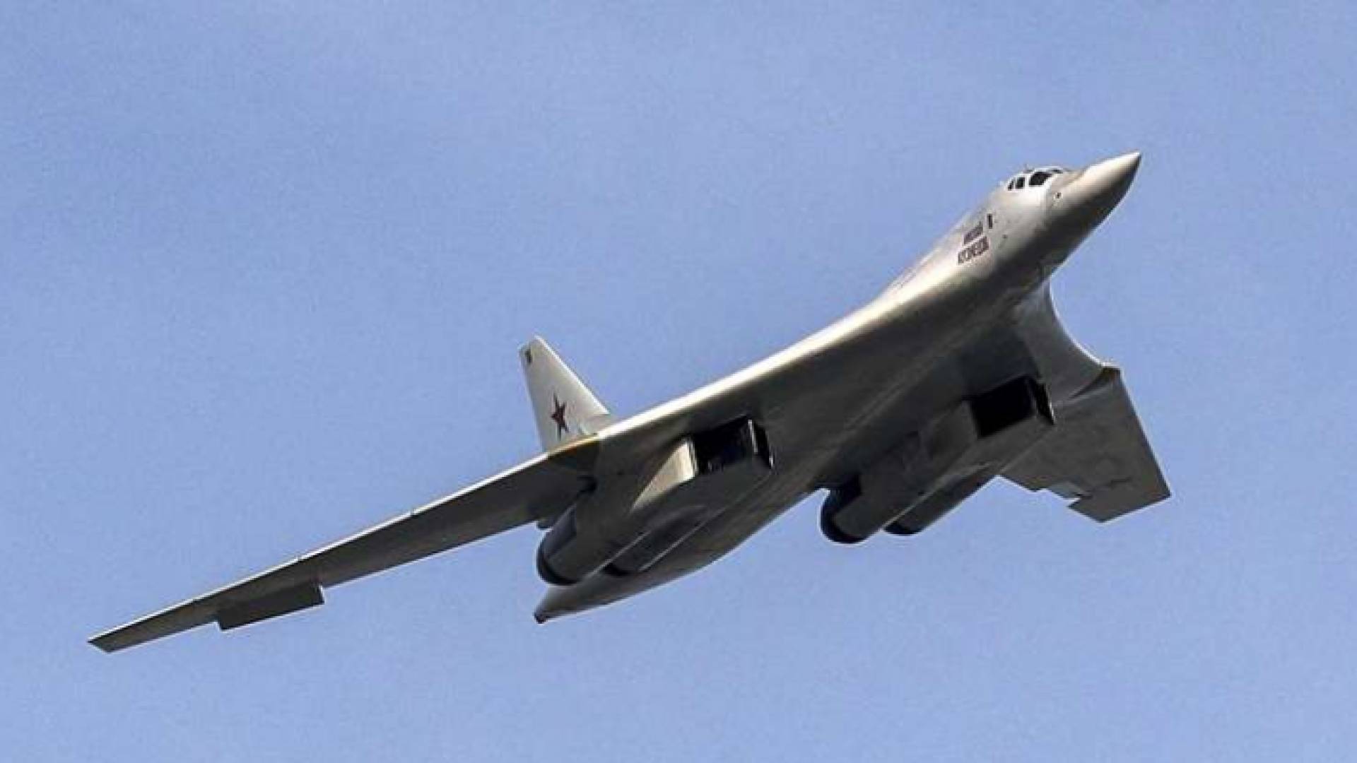 حاملة صواريخ قتالية روسية من طراز "TU-160"