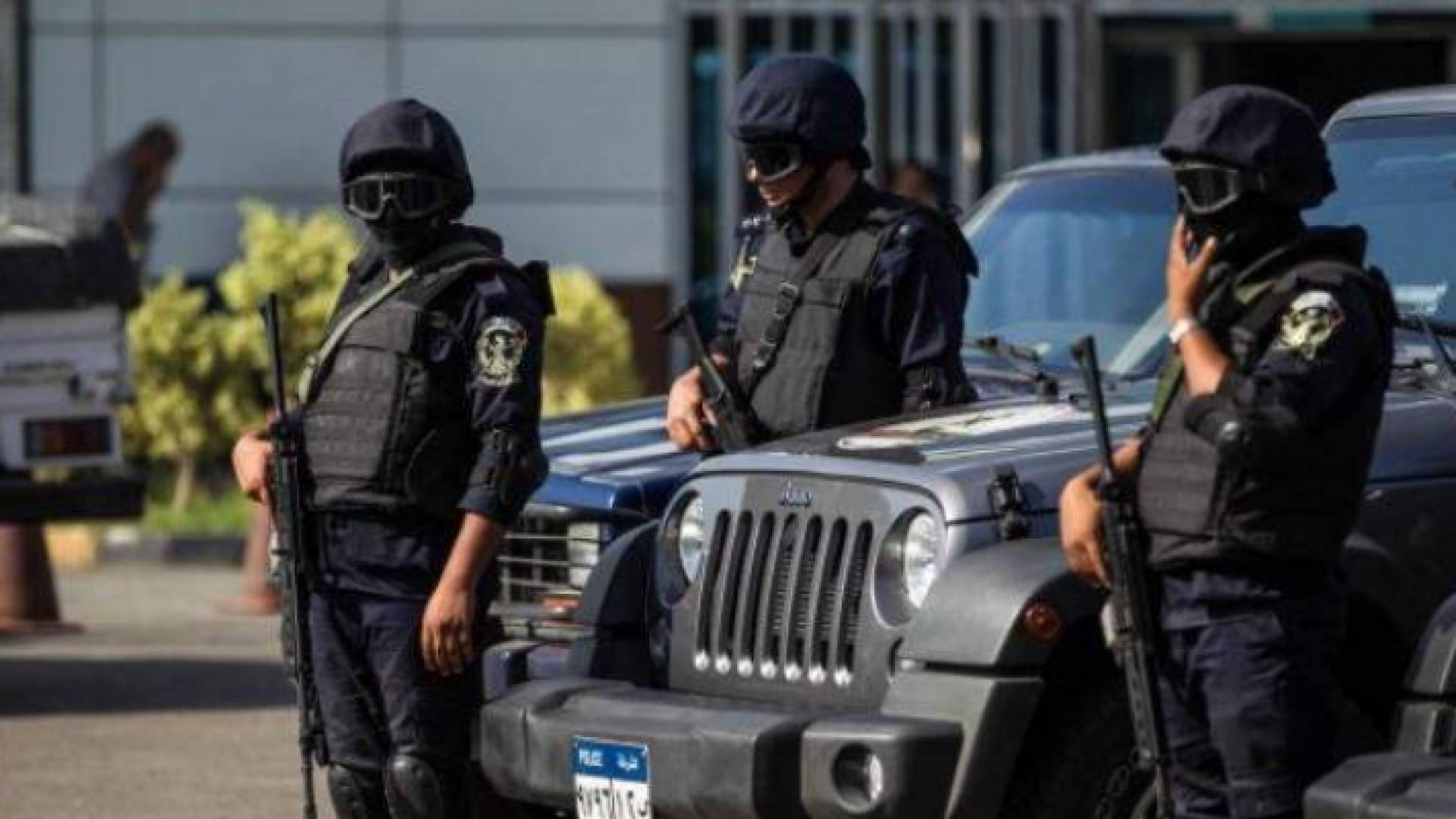 عناصر من الأمن المصري