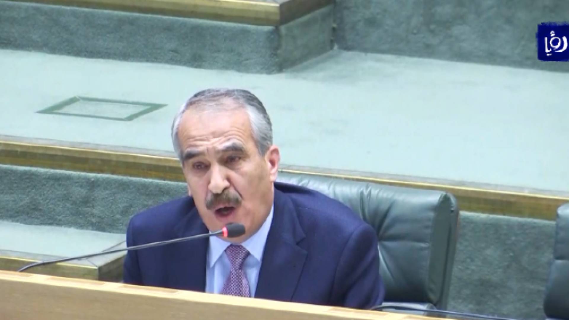 وزير الداخلية سمير مبيضين - صورة من الفيديو