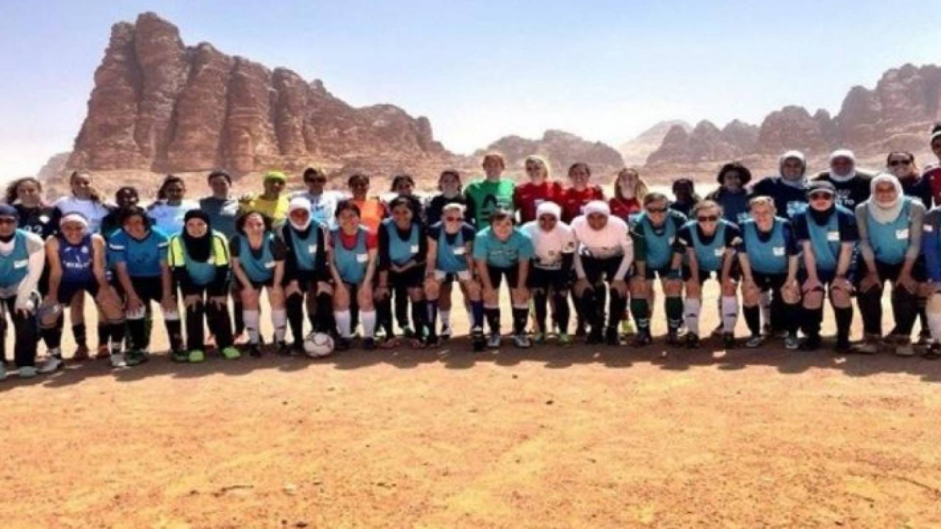 شاركت بها 70 لاعبة كرة قدم من حول العالم