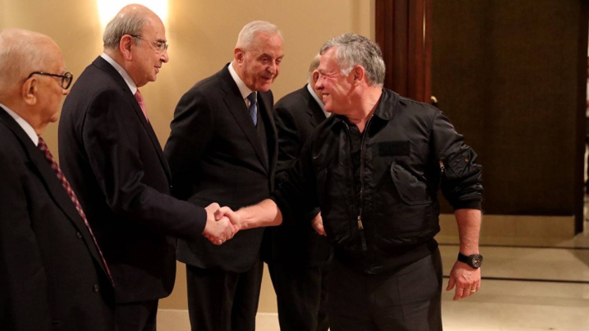 الملك يلتقي عددا من رؤساء الوزراء السابقين