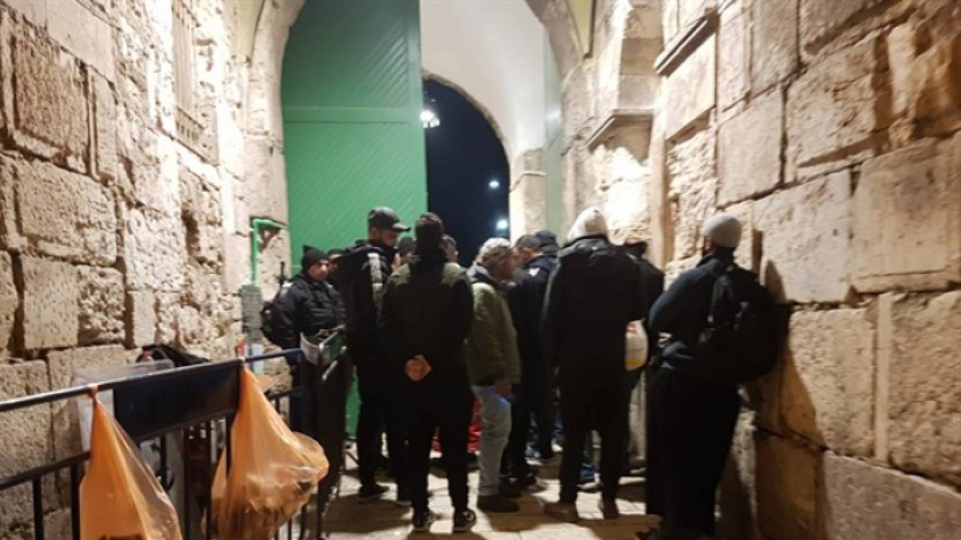 الاعتداء على المرابطين عند باب الرحمة